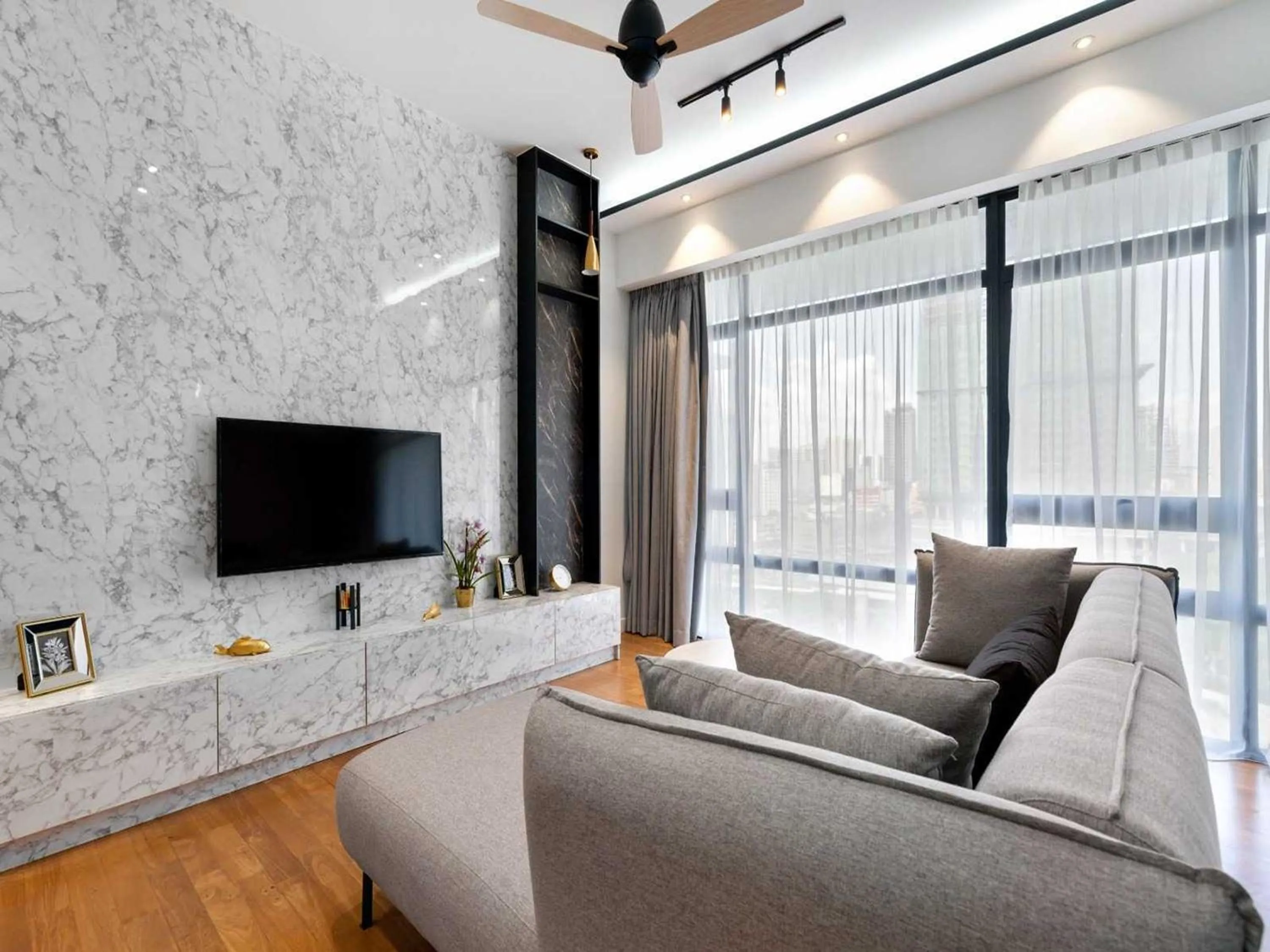 TV and multimedia in Leo Guesthouse at Anggun Residence Suite