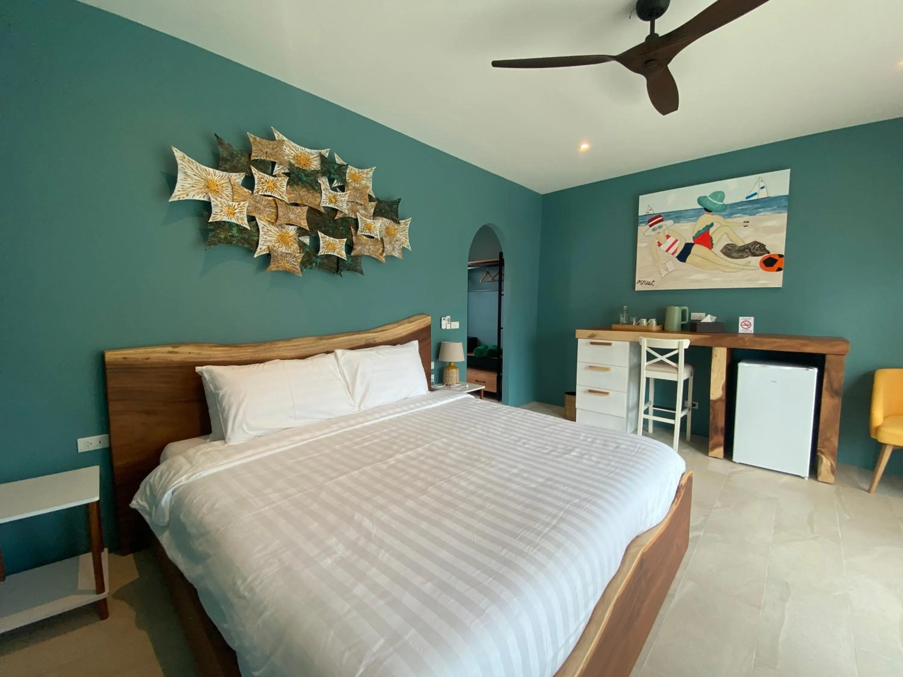 Bed in Le Petit Saint Tropez