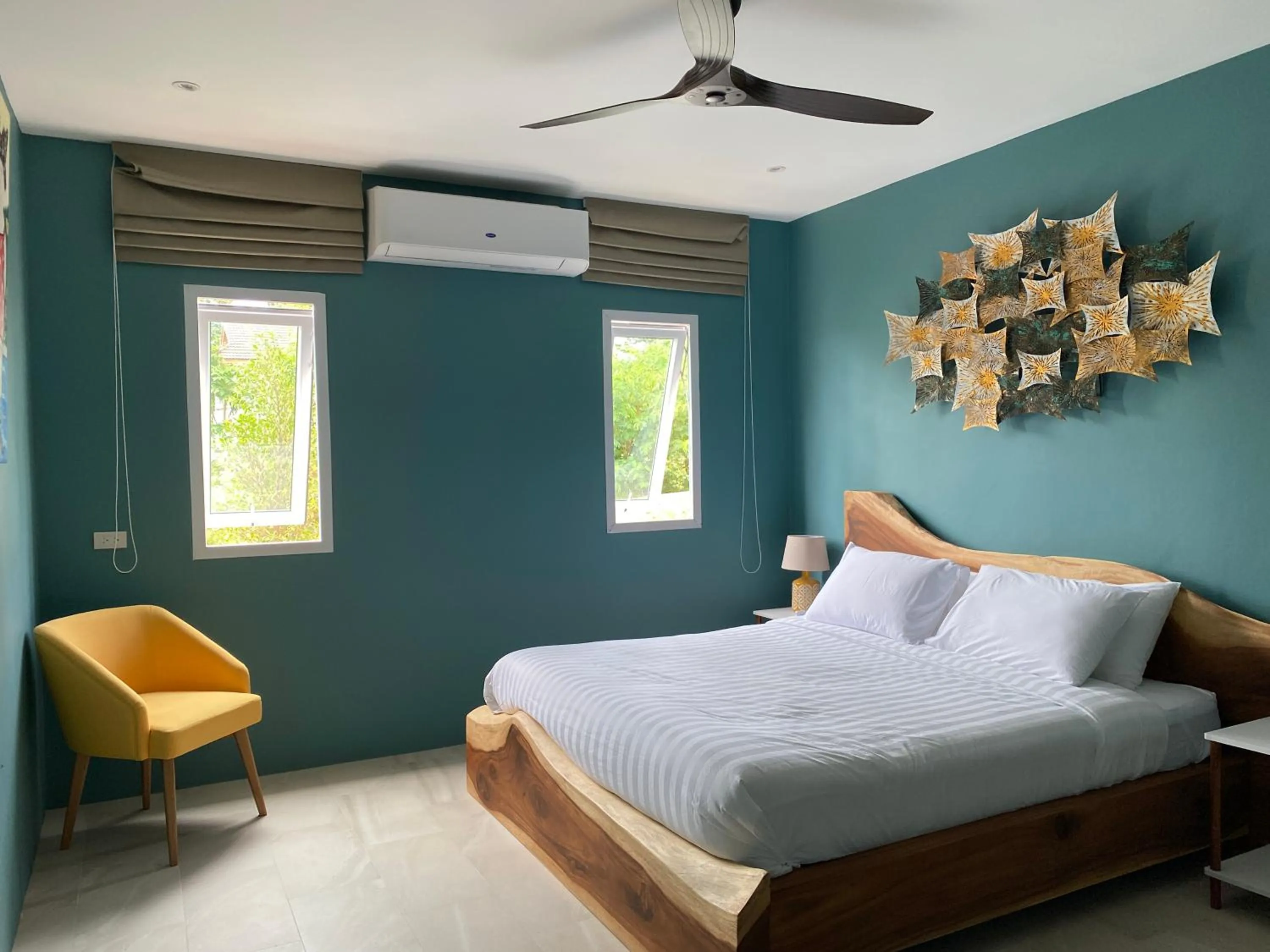 Bed in Le Petit Saint Tropez