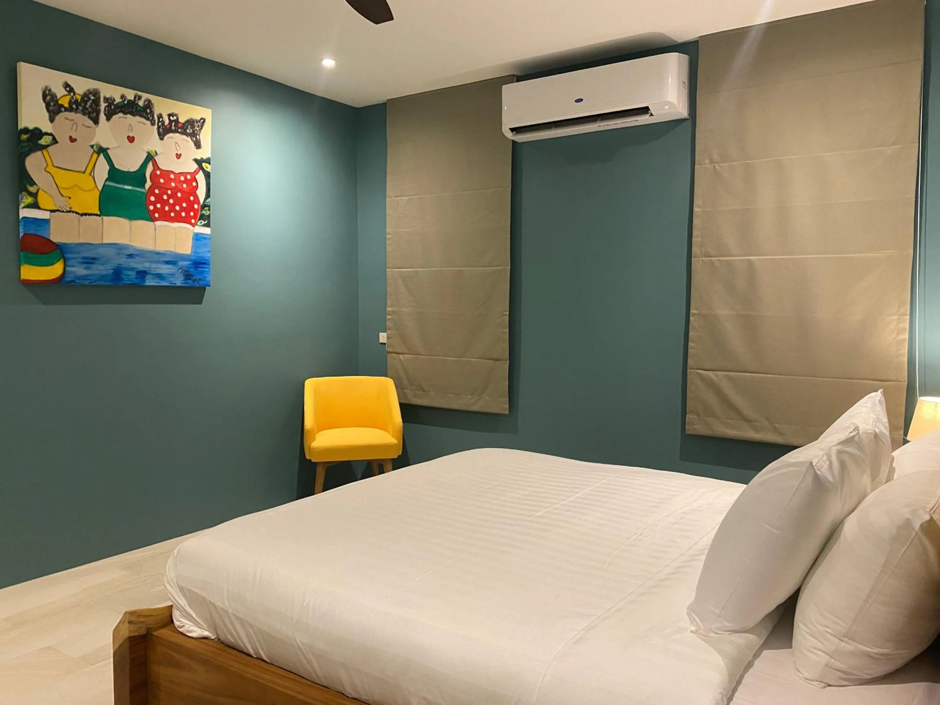 Bed in Le Petit Saint Tropez