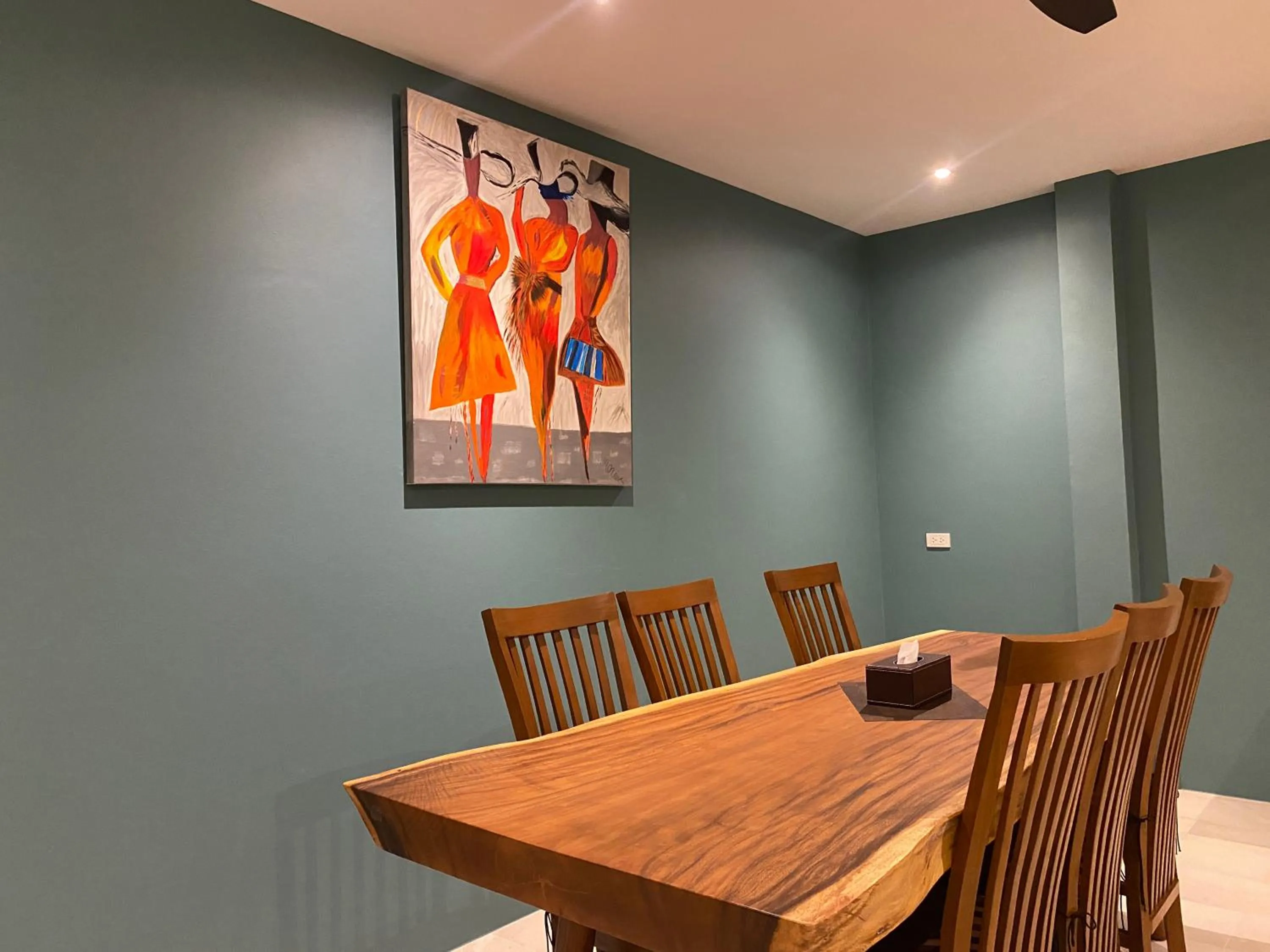 Dining area in Le Petit Saint Tropez