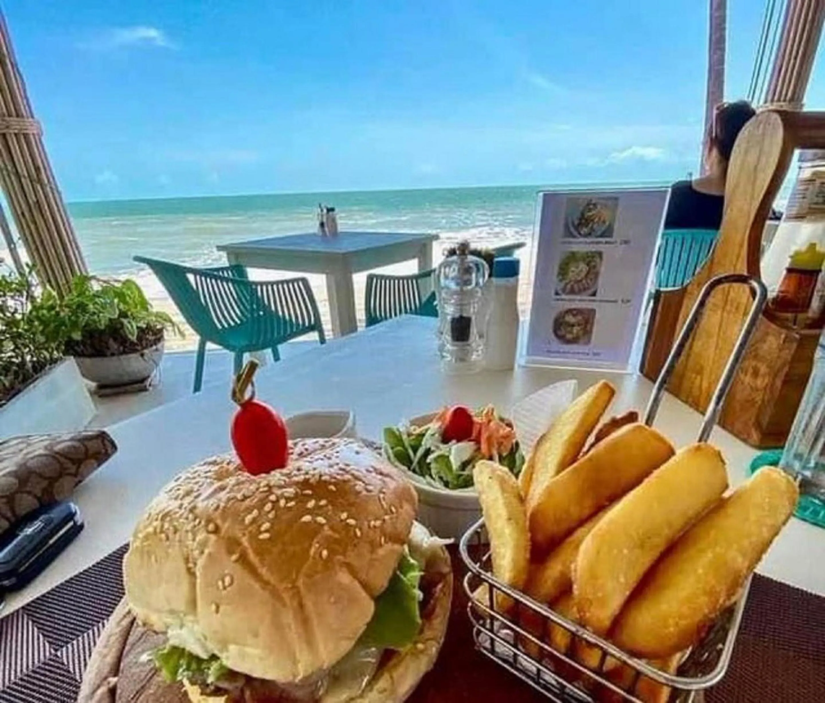 Meals in Le Petit Saint Tropez