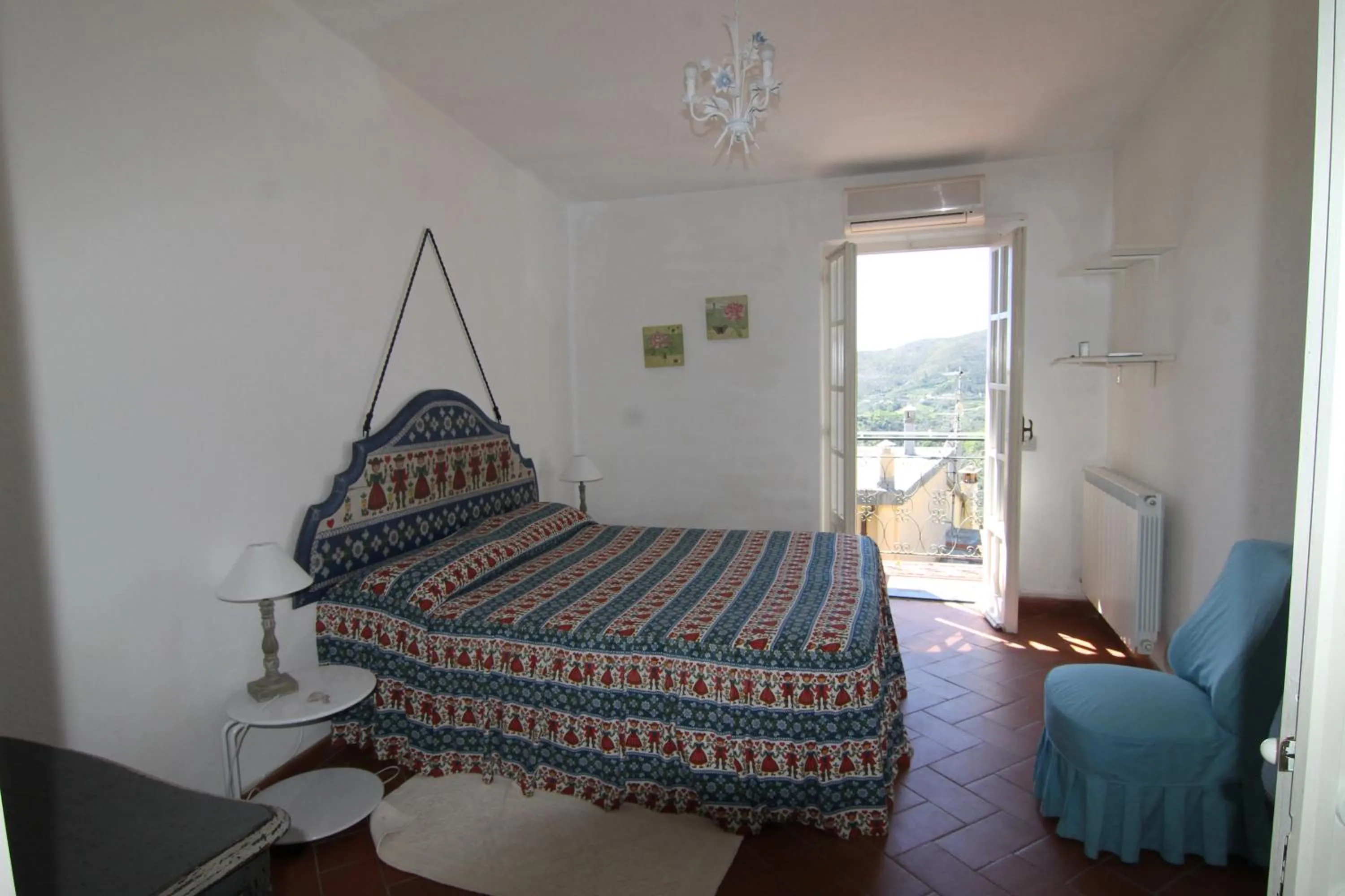 Bedroom, Bed in Five Lands Pink Cottage