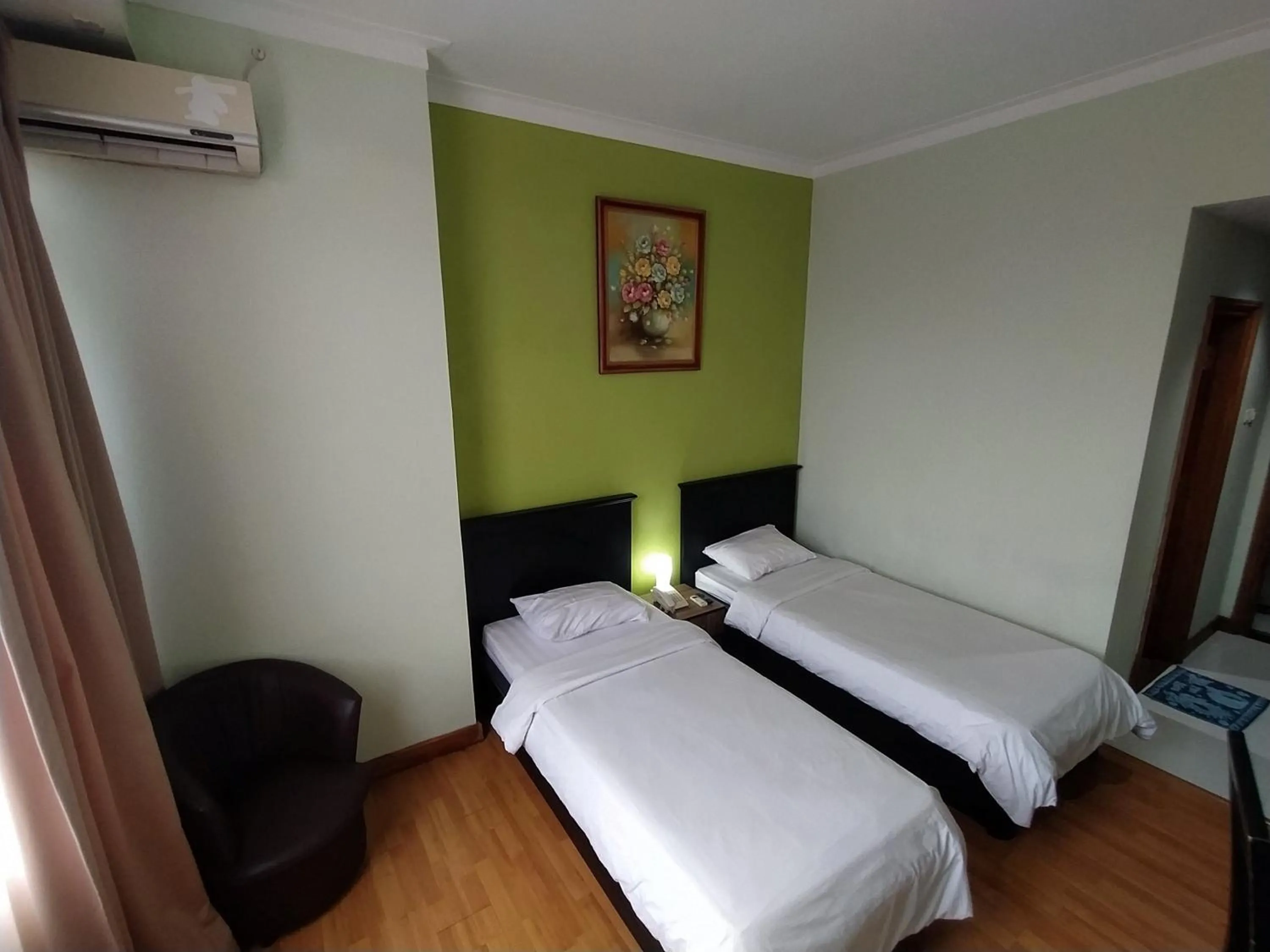 Bedroom, Bed in Hotel Prasasti Pacitan