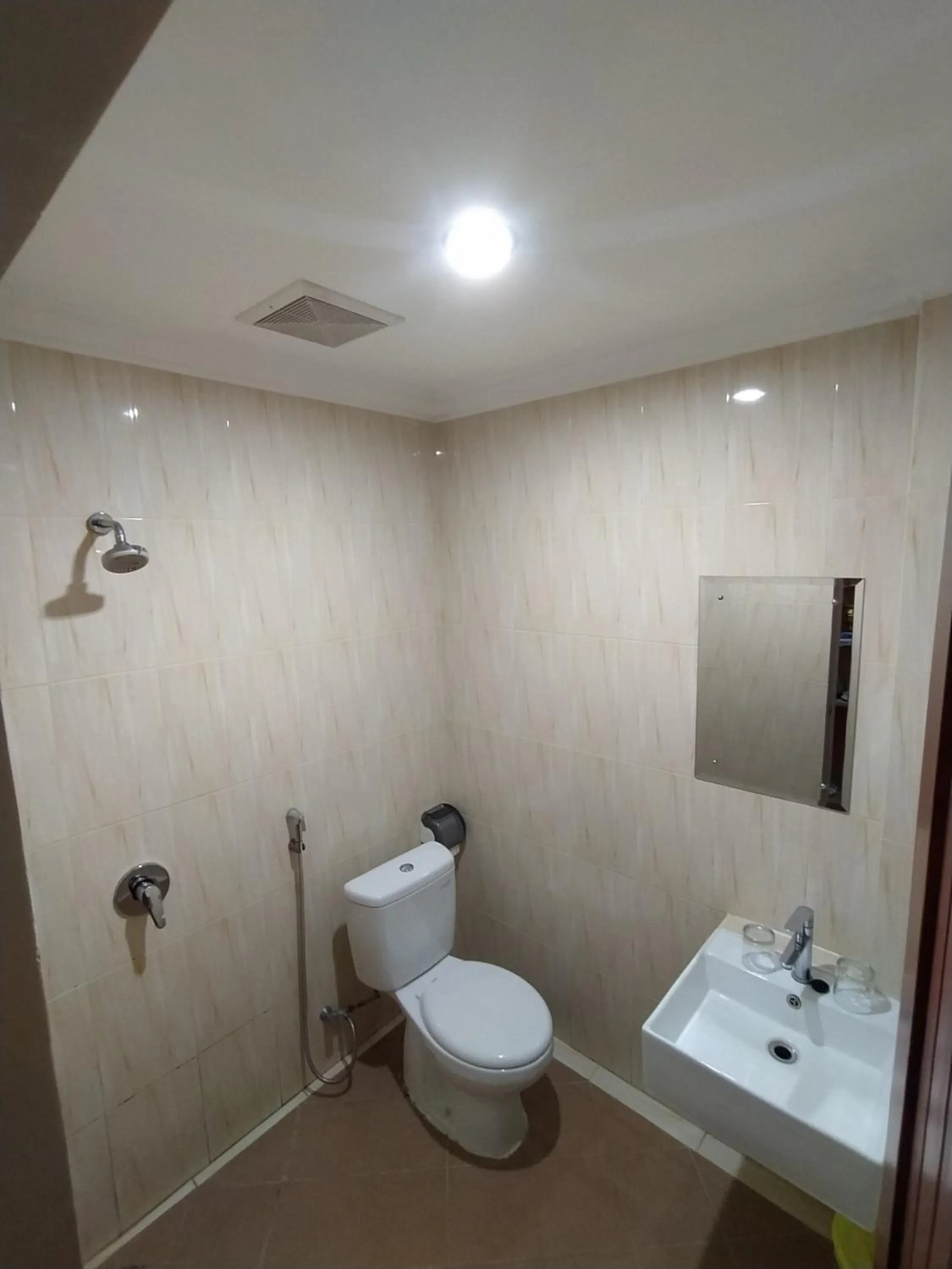 Toilet in Hotel Prasasti Pacitan