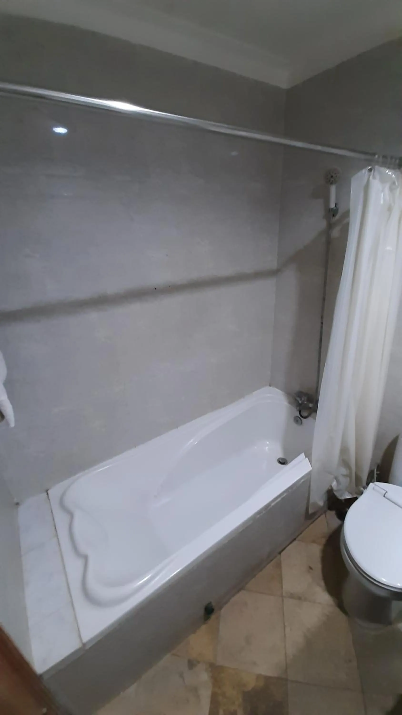 Toilet in Hotel Prasasti Pacitan