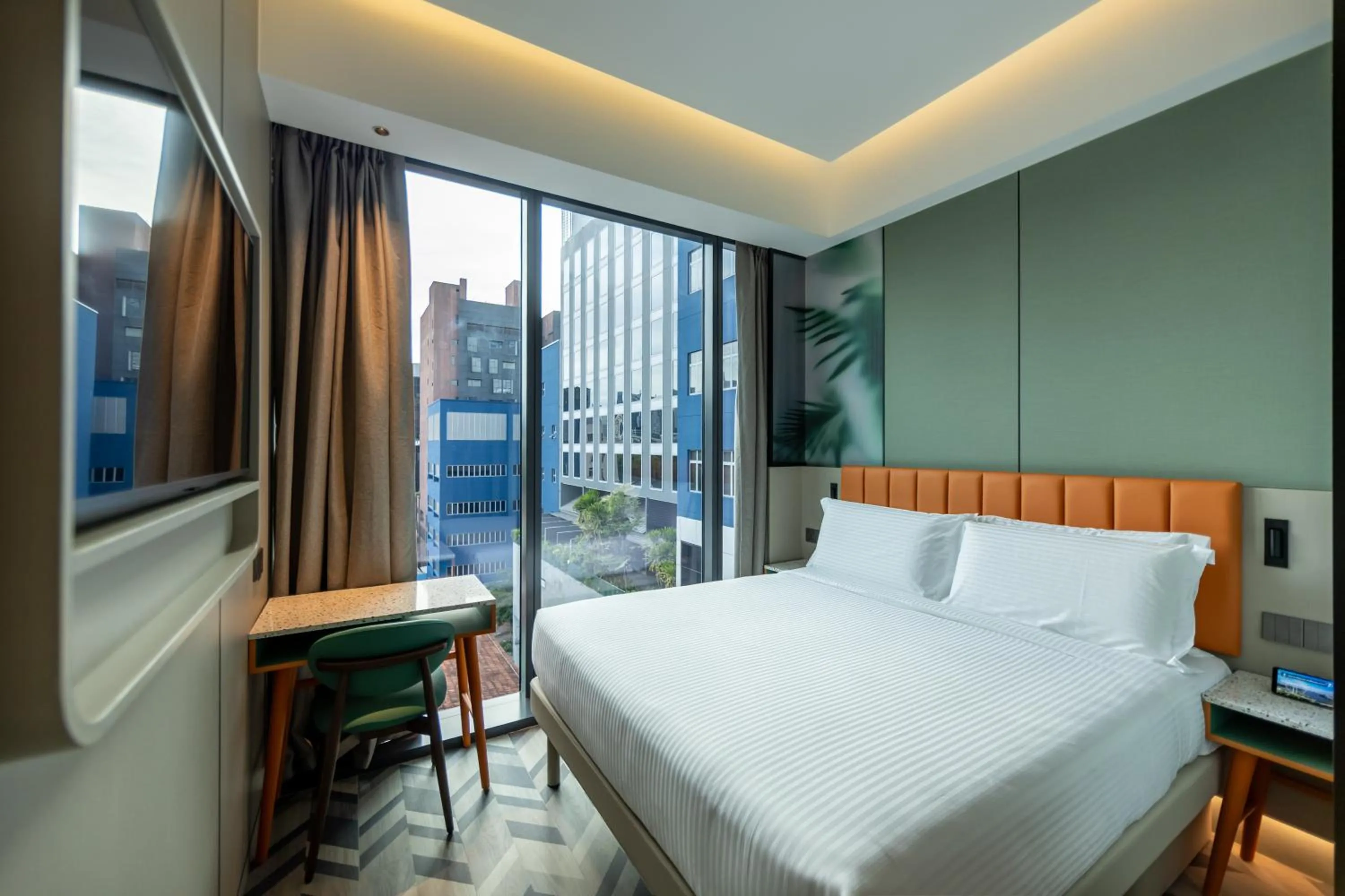 Photo of the whole room, Bed in Hotel Waterloo Singapore - Handwritten Collection