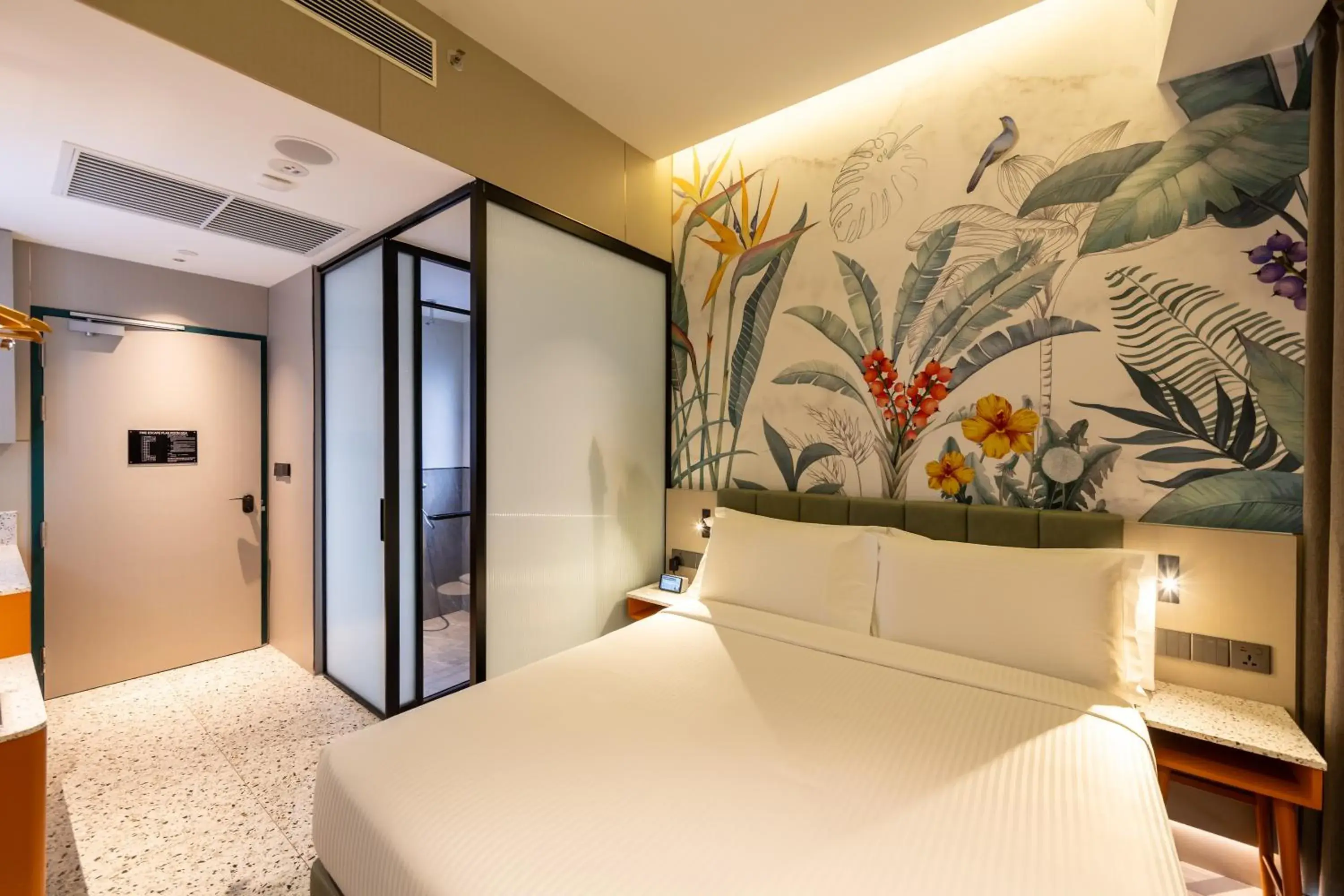 Photo of the whole room, Bed in Hotel Waterloo Singapore - Handwritten Collection Photo of the whole room, Bed in Hotel Waterloo Singapore - Handwritten Collection