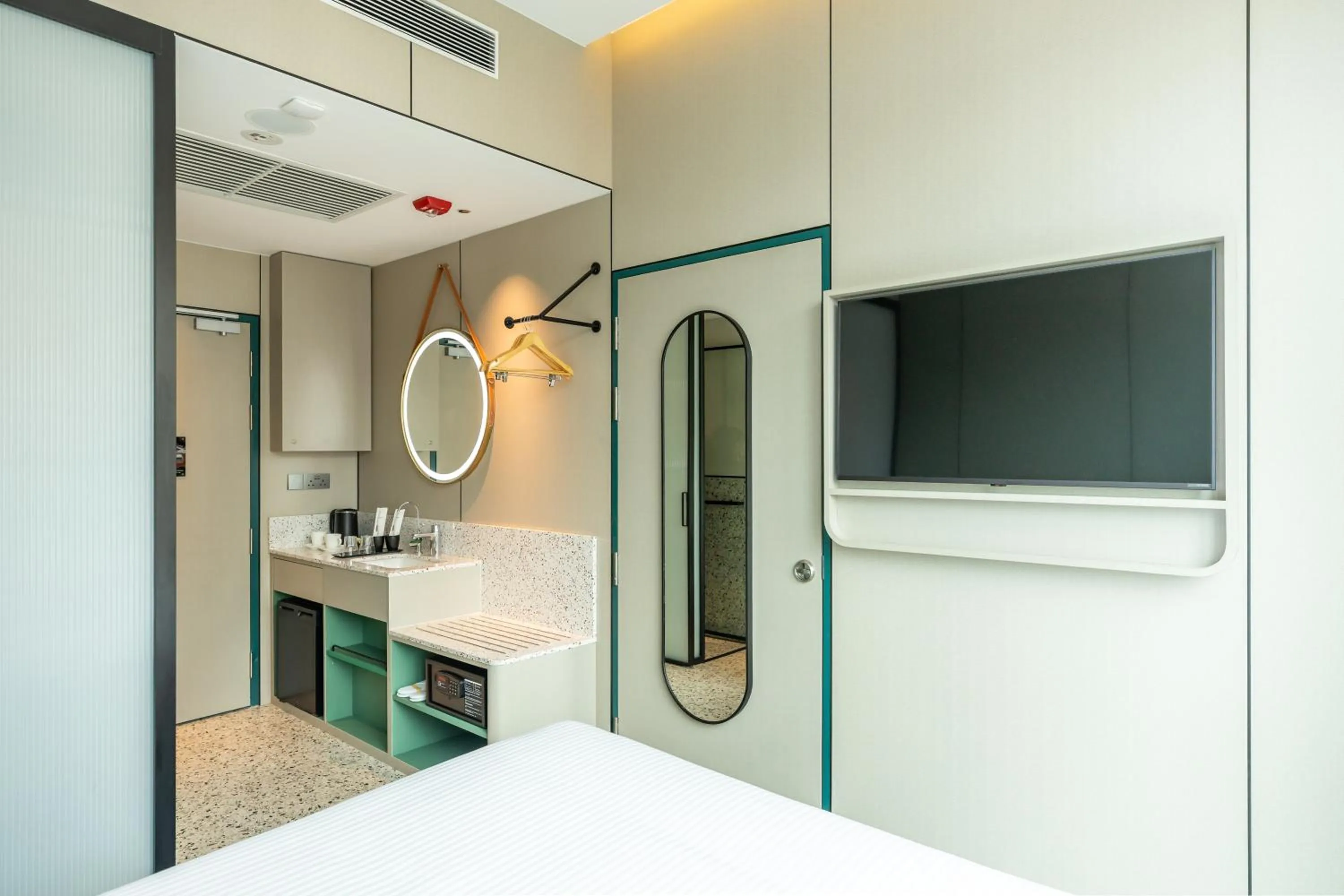 Photo of the whole room in Hotel Waterloo Singapore - Handwritten Collection