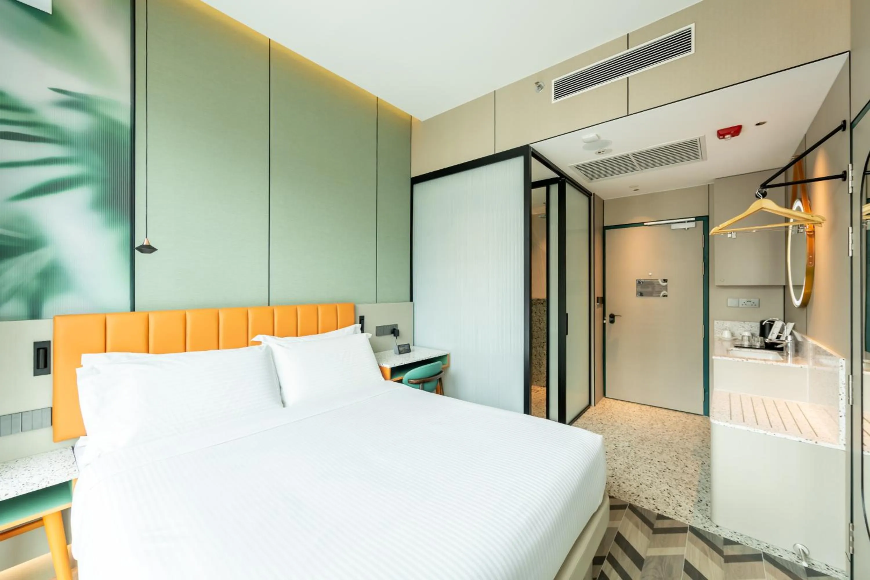 Photo of the whole room, Bed in Hotel Waterloo Singapore - Handwritten Collection