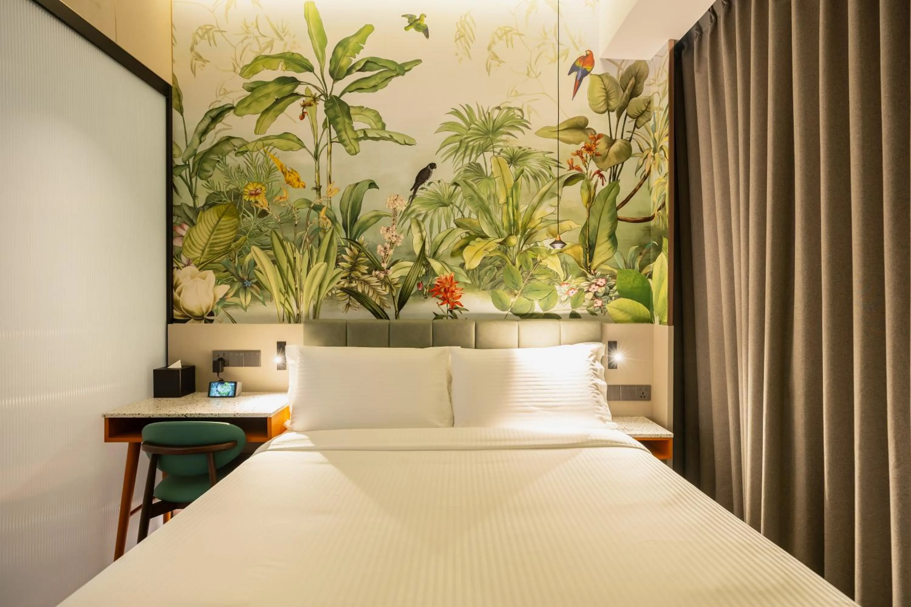 Photo of the whole room, Bed in Hotel Waterloo Singapore - Handwritten Collection