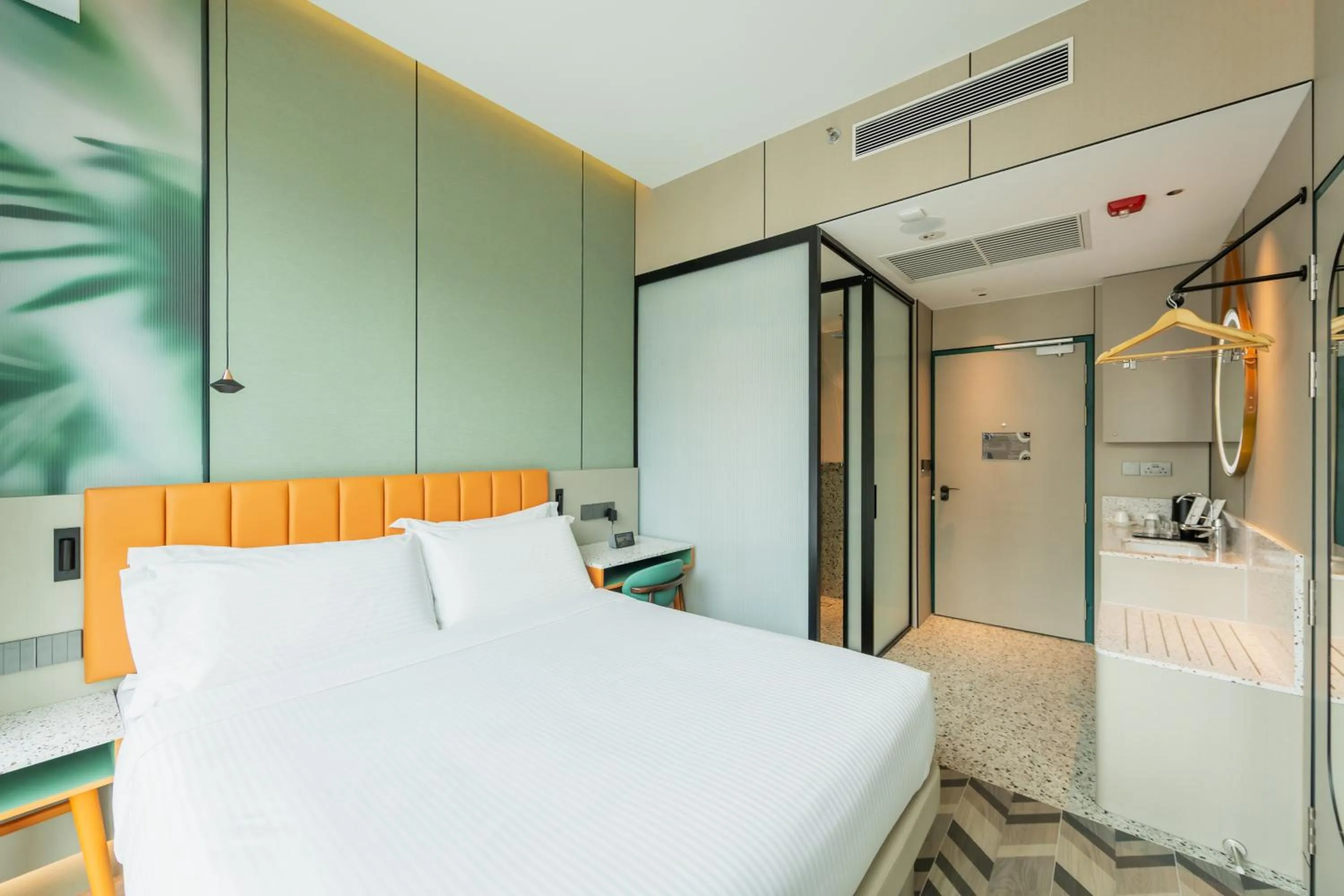 Photo of the whole room, Bed in Hotel Waterloo Singapore - Handwritten Collection