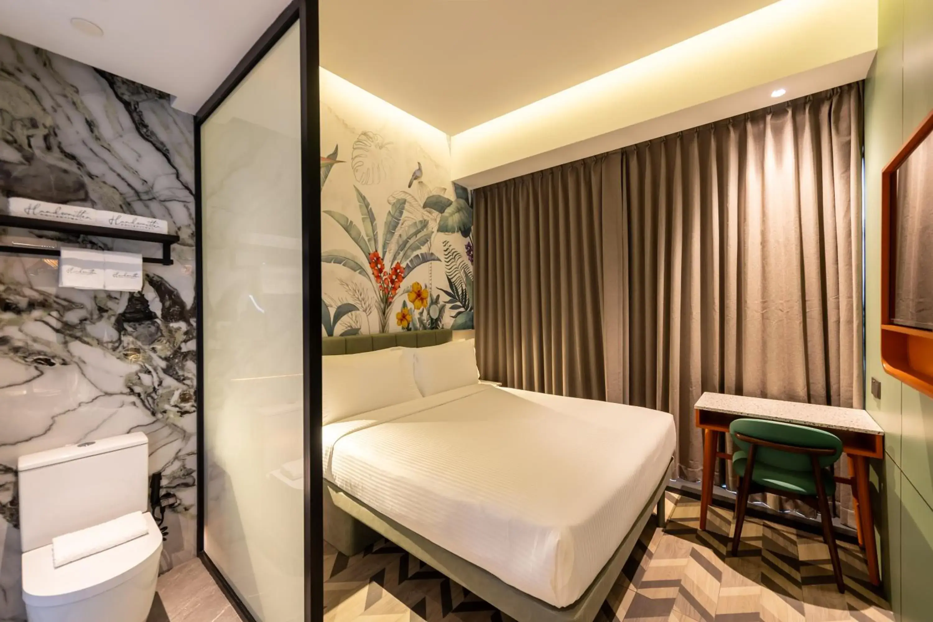 Photo of the whole room, Bed in Hotel Waterloo Singapore - Handwritten Collection Photo of the whole room, Bed in Hotel Waterloo Singapore - Handwritten Collection