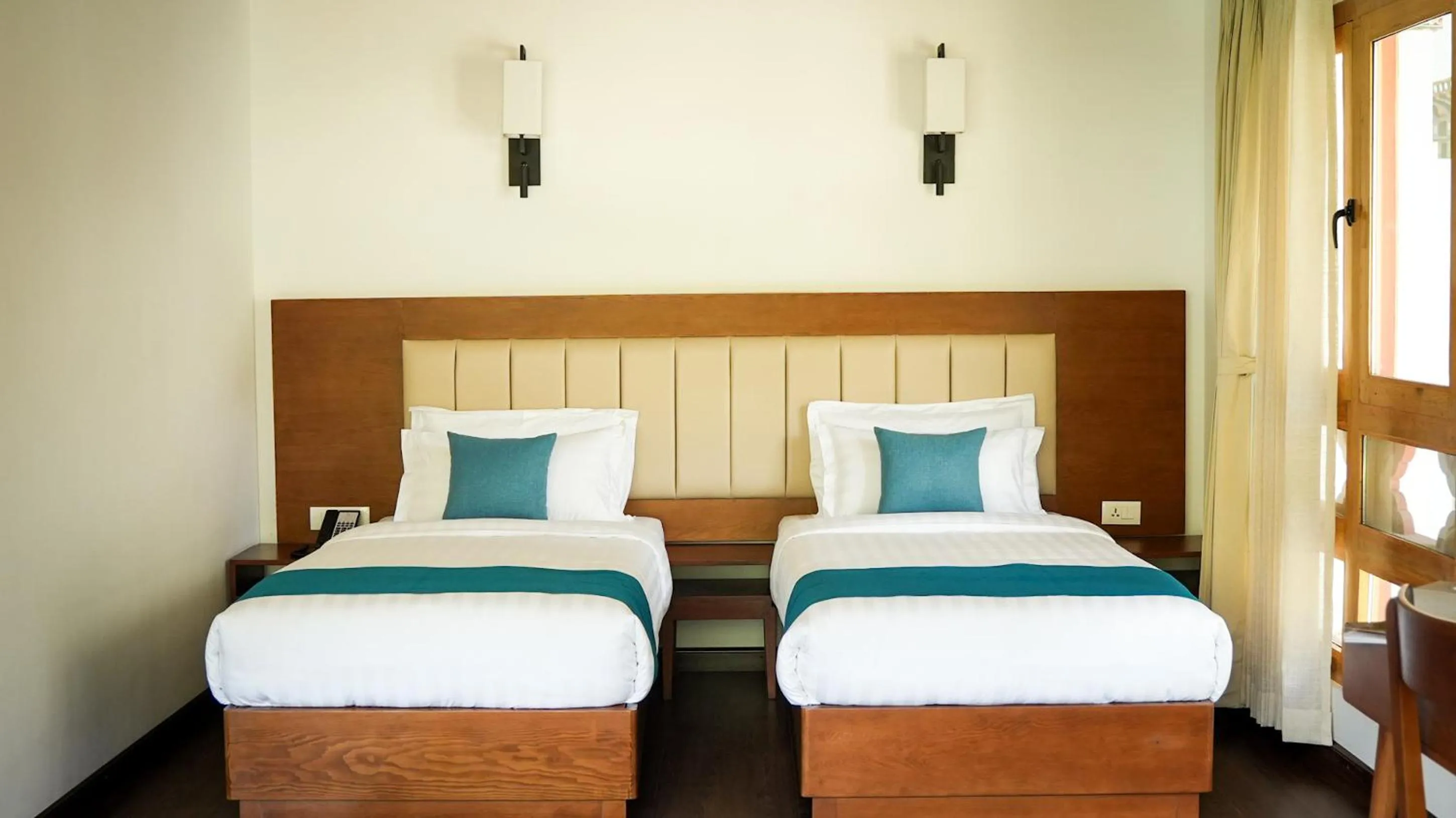 Suite with Mountain View in The 33rd Executive Suites