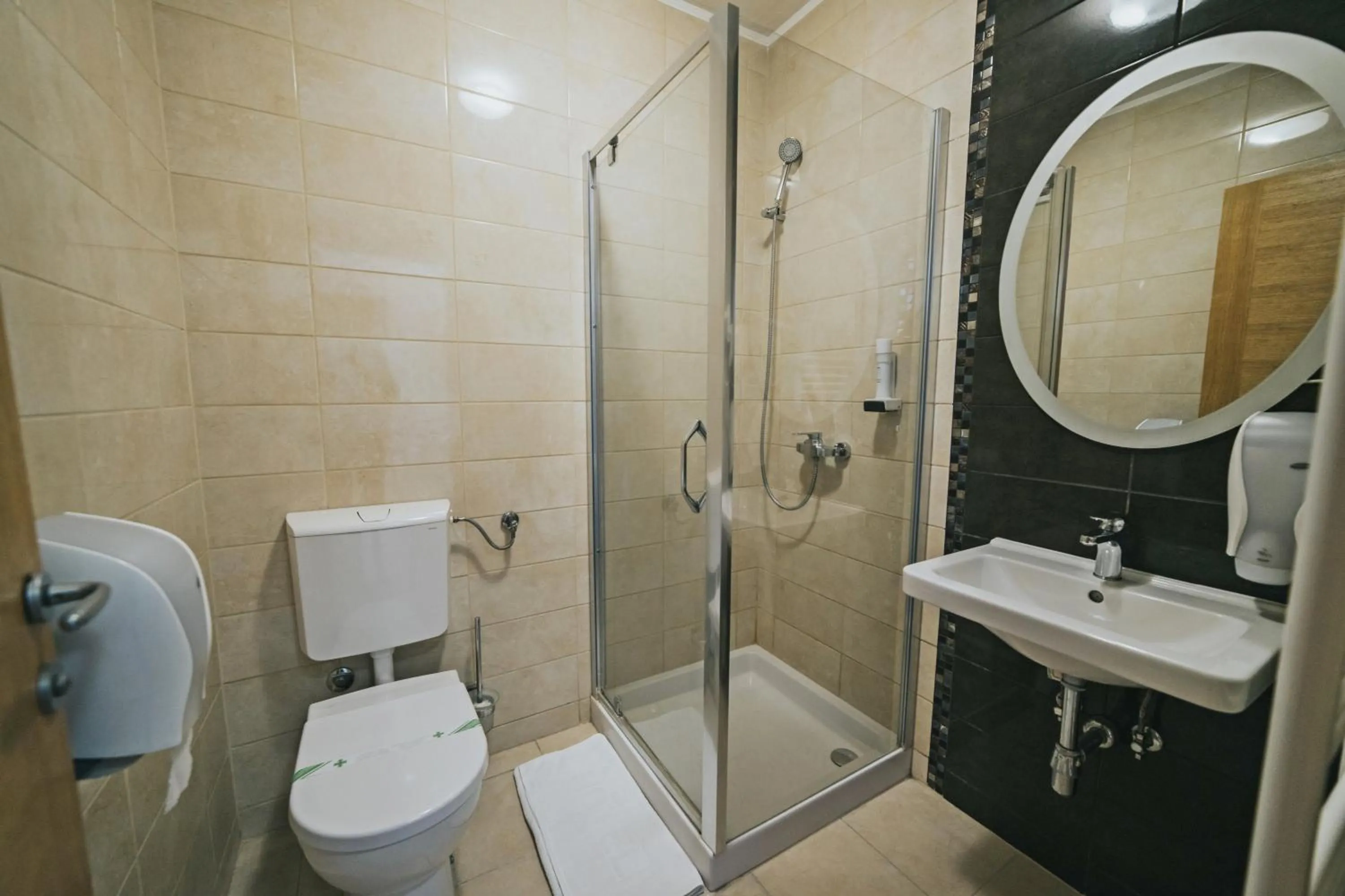 Toilet in Hotel Brcko Gas Doboj