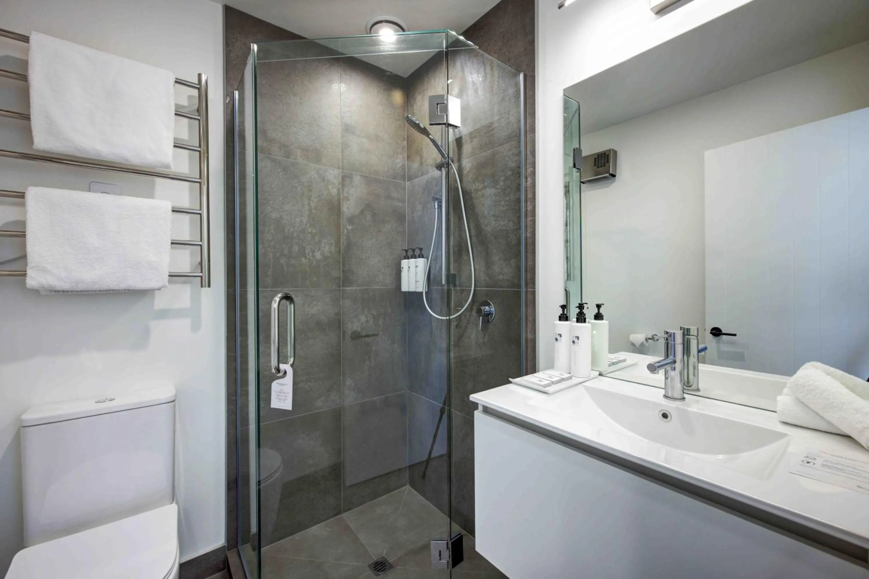 Bathroom in Swiss-Belvillas Coronet Peak