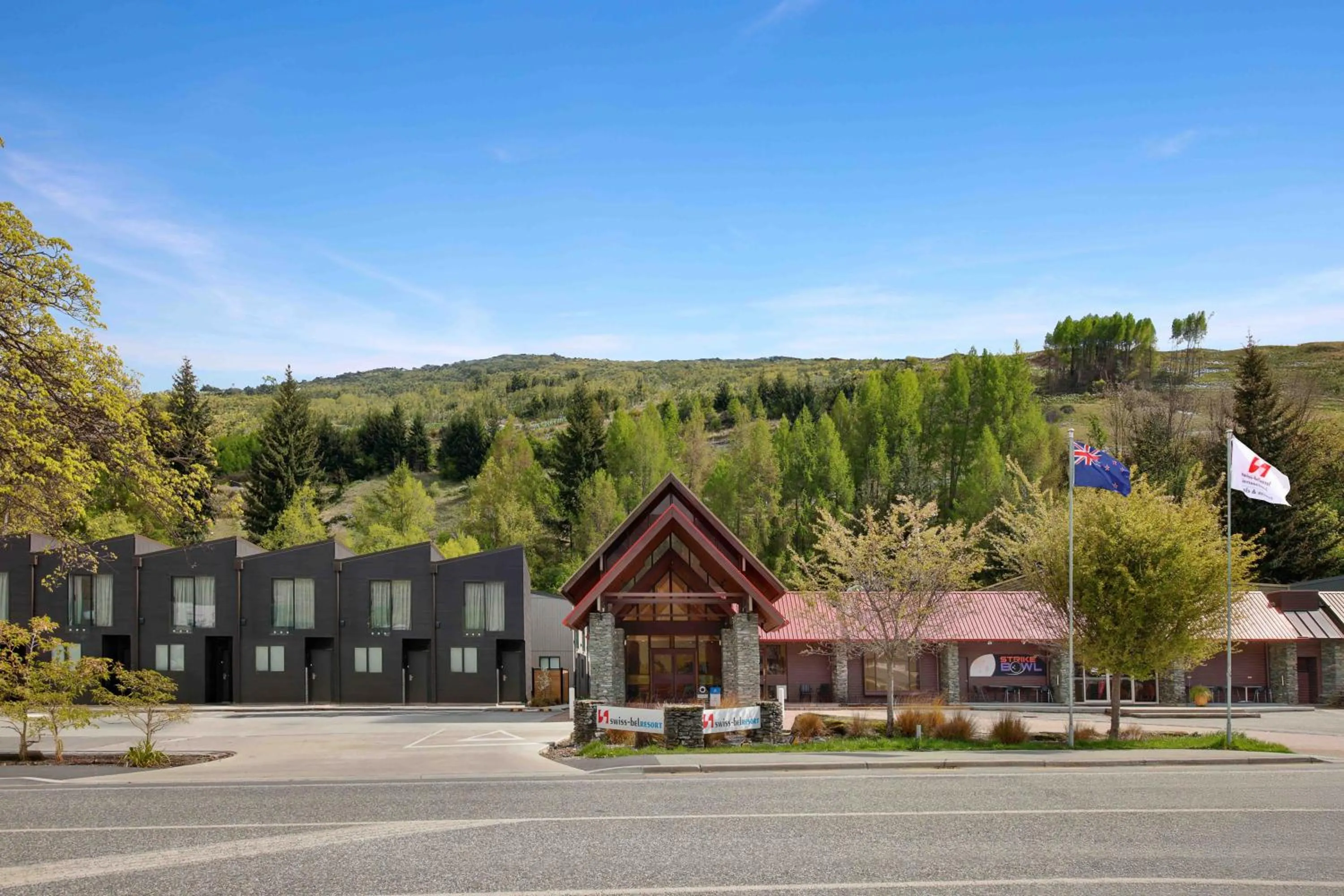 Property building in Swiss-Belvillas Coronet Peak