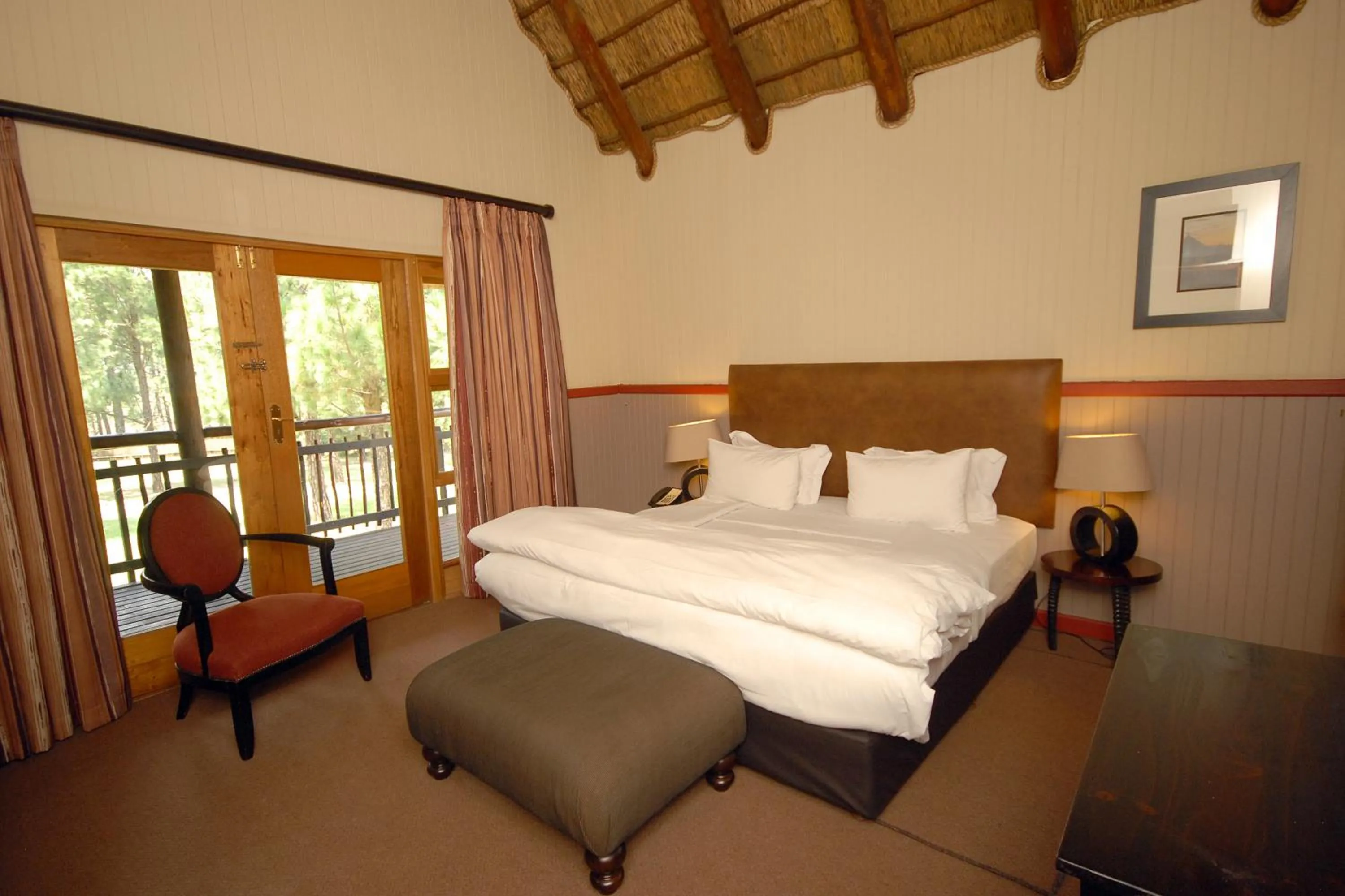 Bedroom, Bed in Emerald Resort & Casino