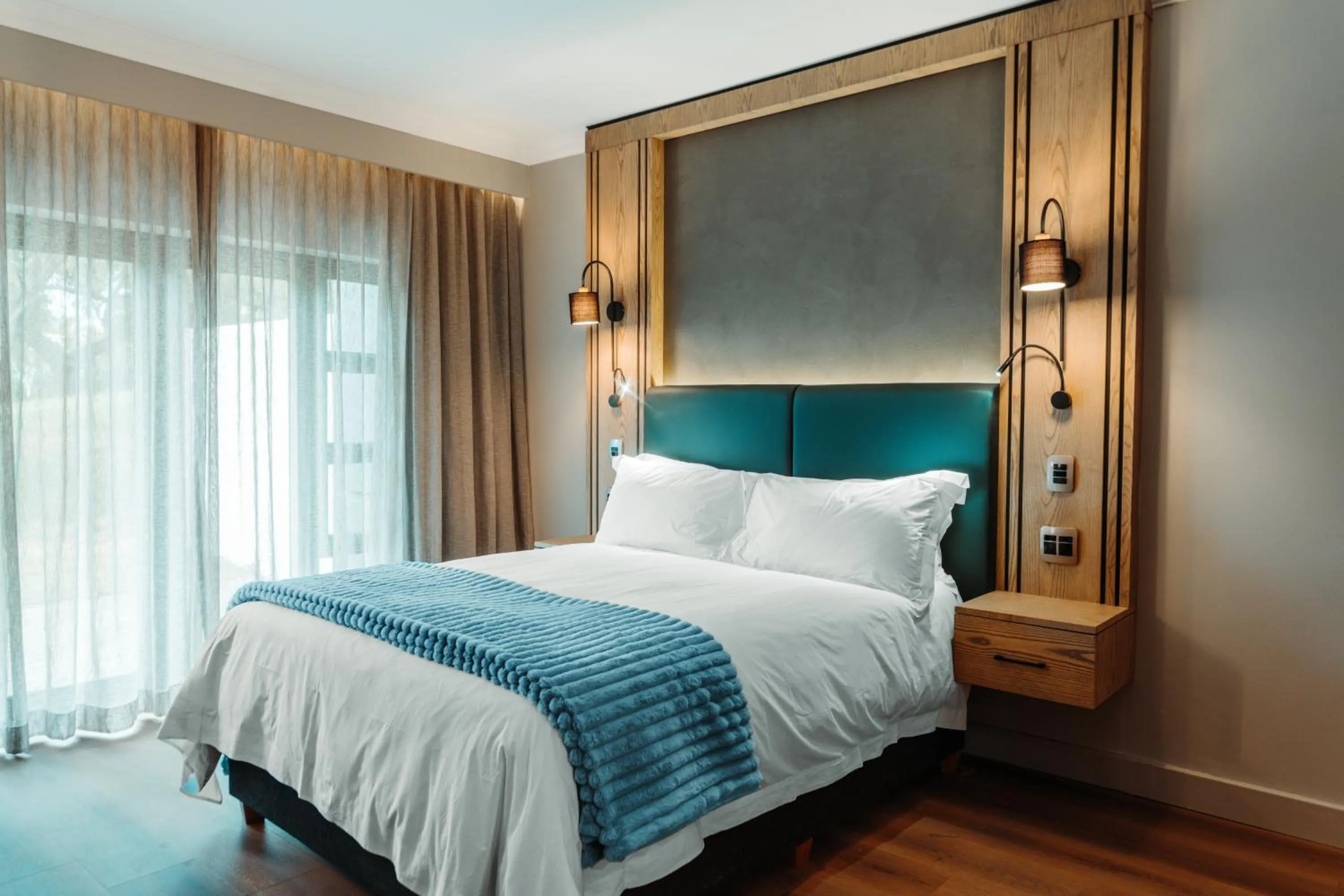 Bedroom, Bed in Emerald Resort & Casino