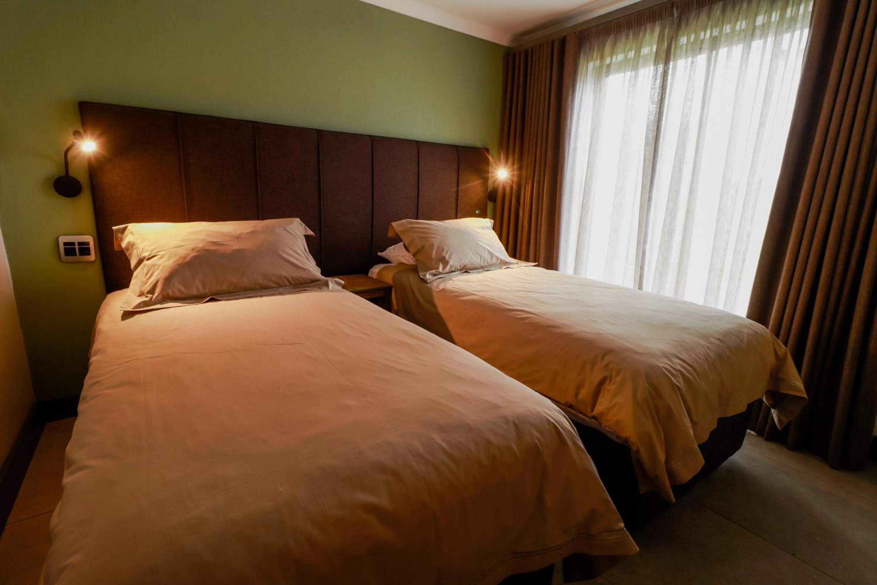 Bedroom, Bed in Emerald Resort & Casino