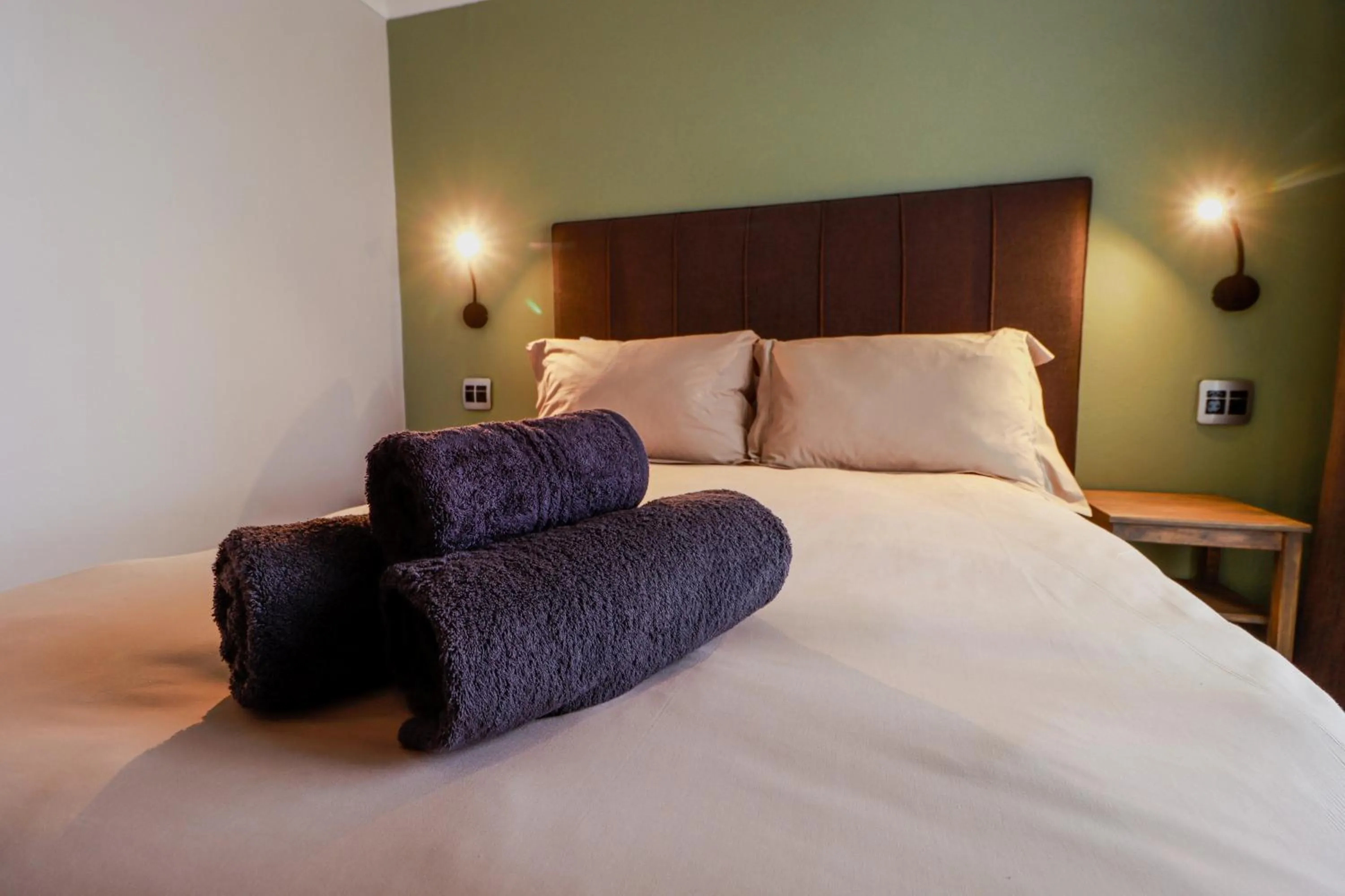 Bedroom, Bed in Emerald Resort & Casino