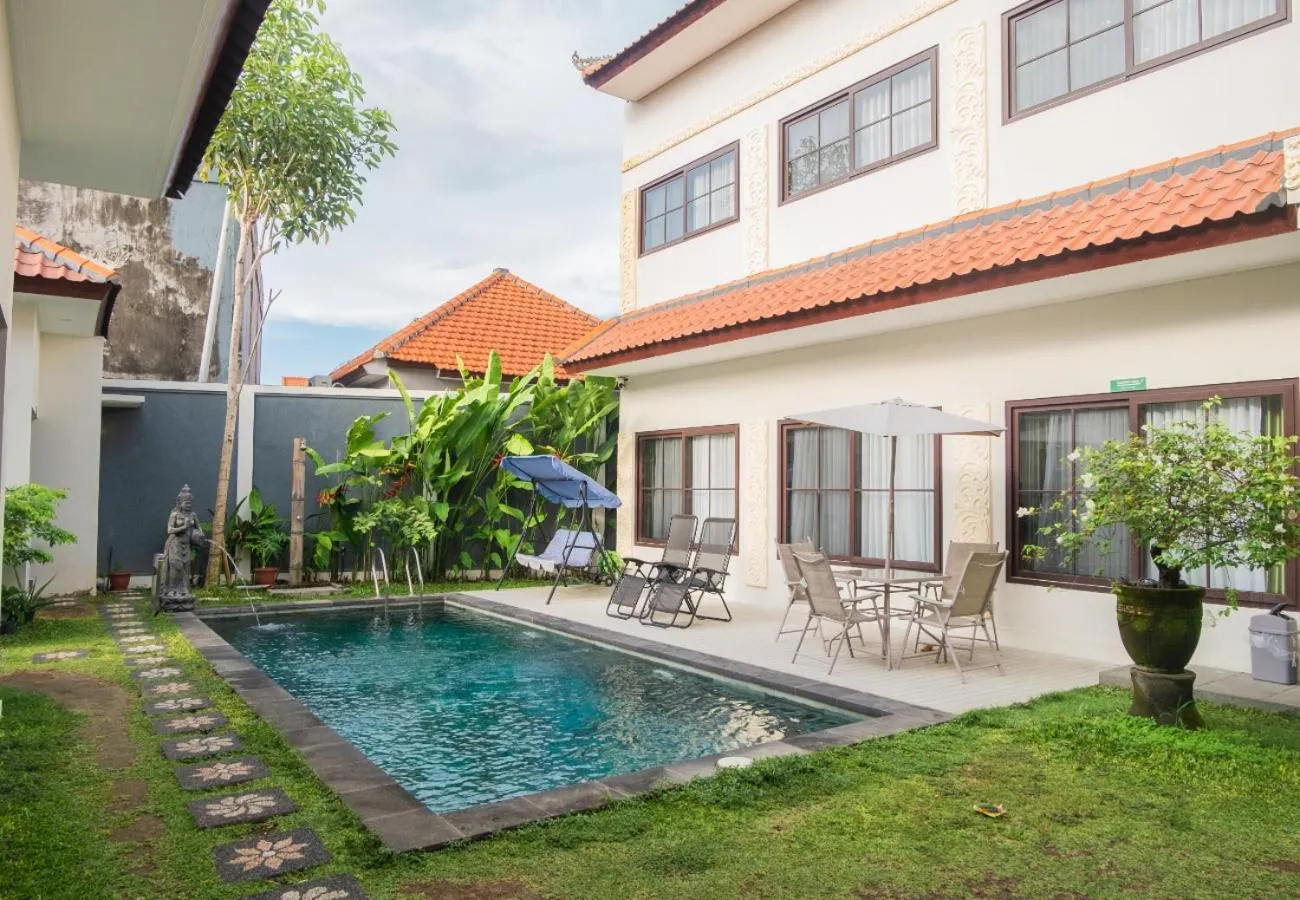 Swimming pool in Samurai Hotel Sanur