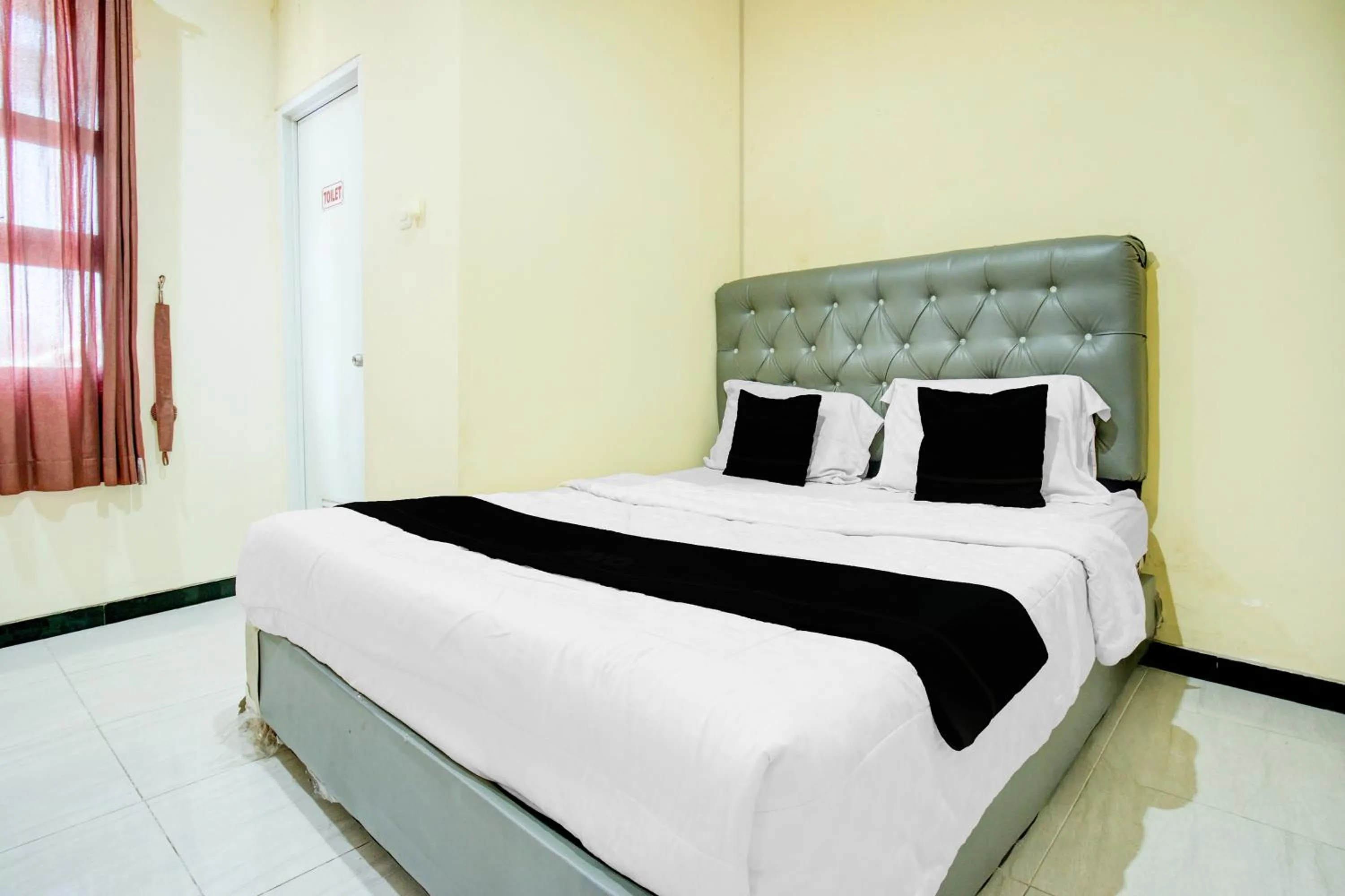 Deluxe Double Room in Hotel O Palembang near Palembang City Center Mall formerly Kostel 97