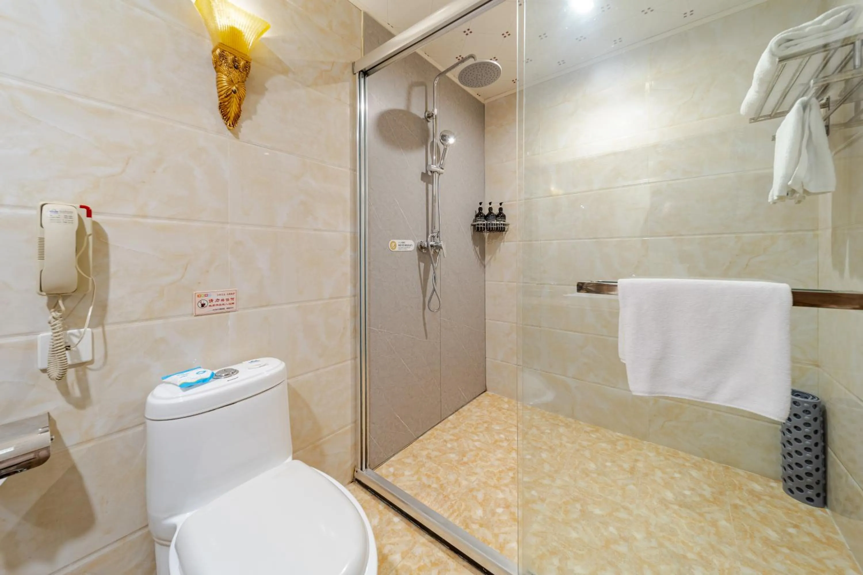 Shower in Days Inn Xi'an City Center