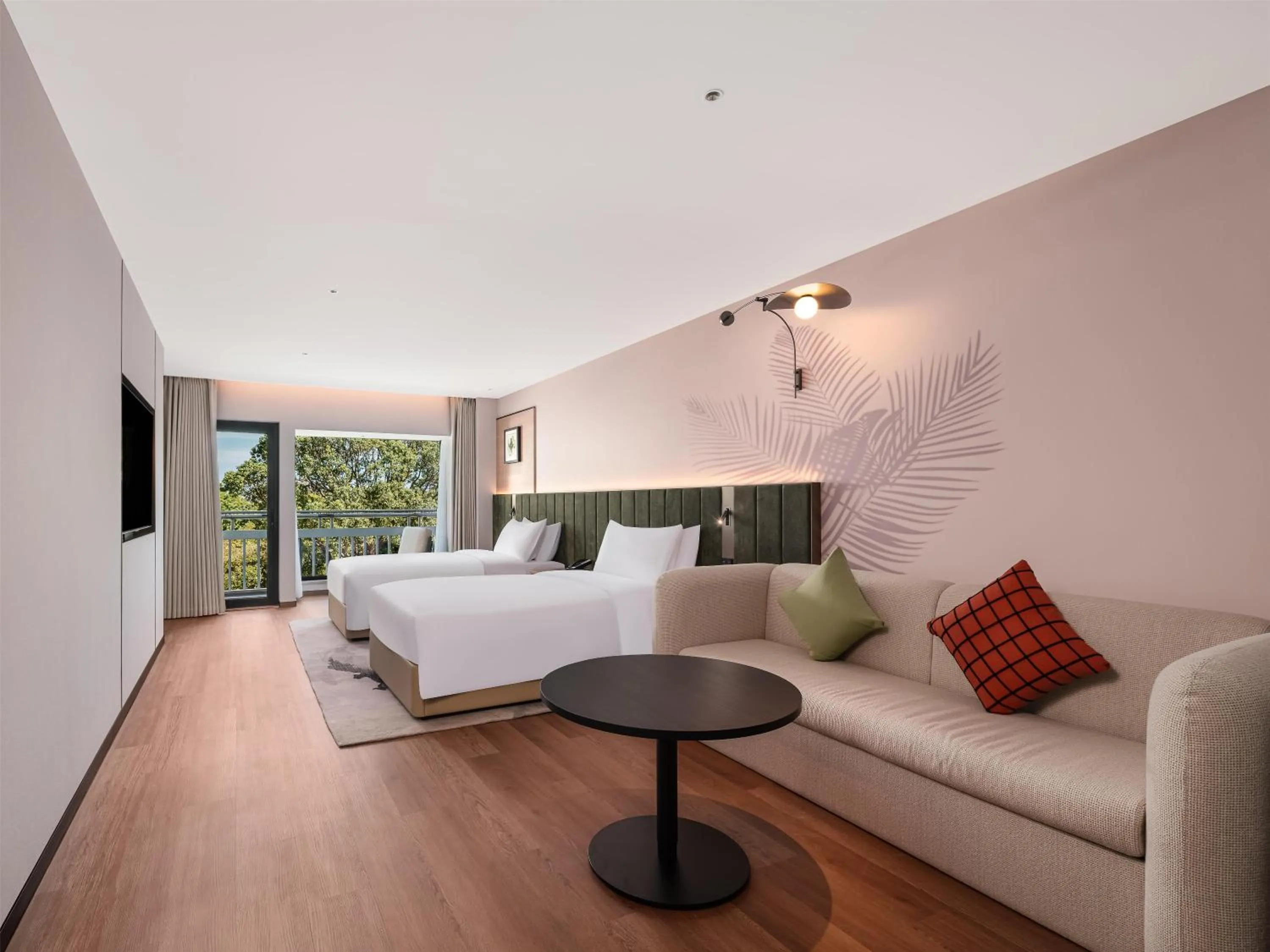 Living room, Bed in Hilton Garden Inn Zhoushan Mount Putuo