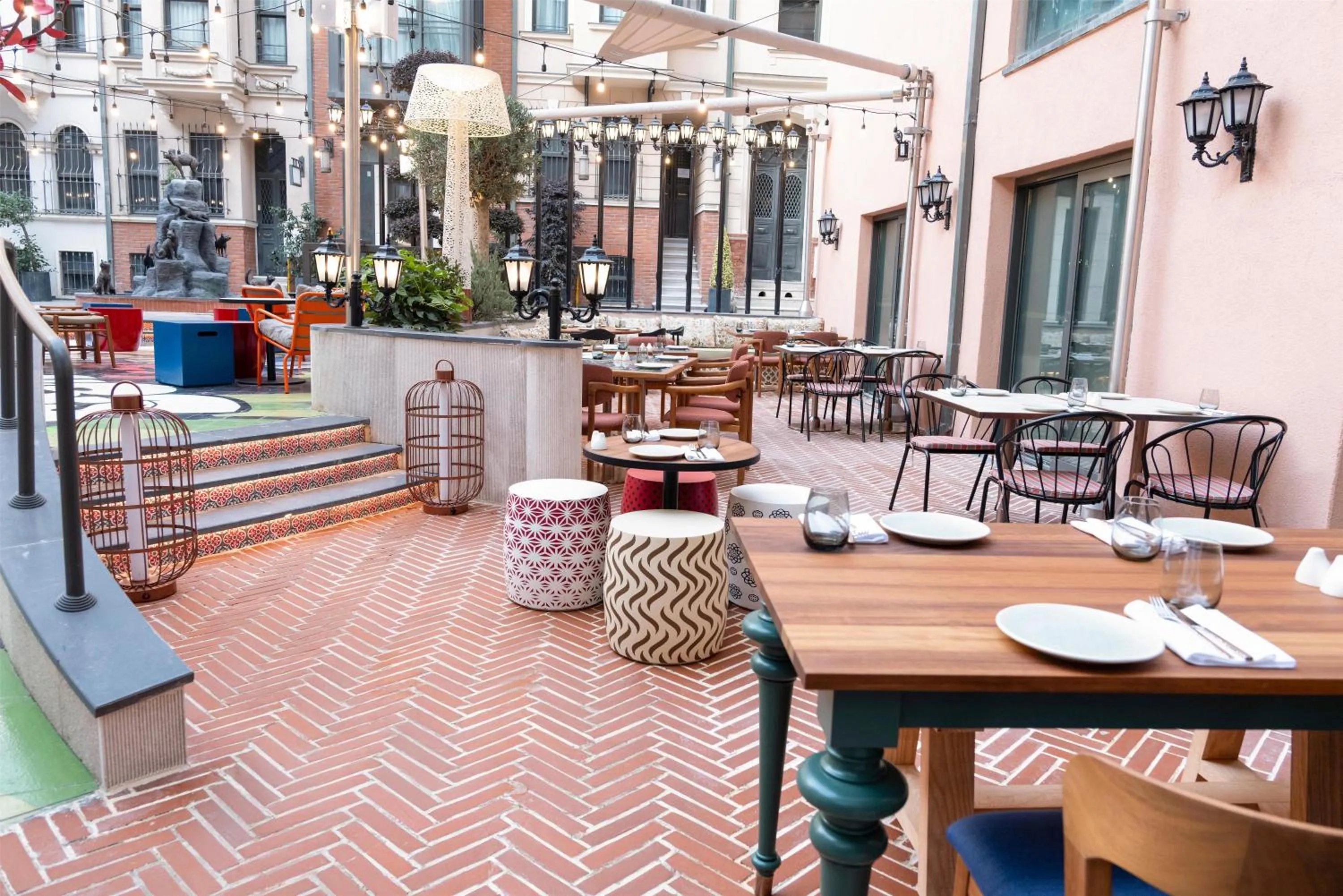 Restaurant/places to eat in Canopy By Hilton Istanbul Taksim