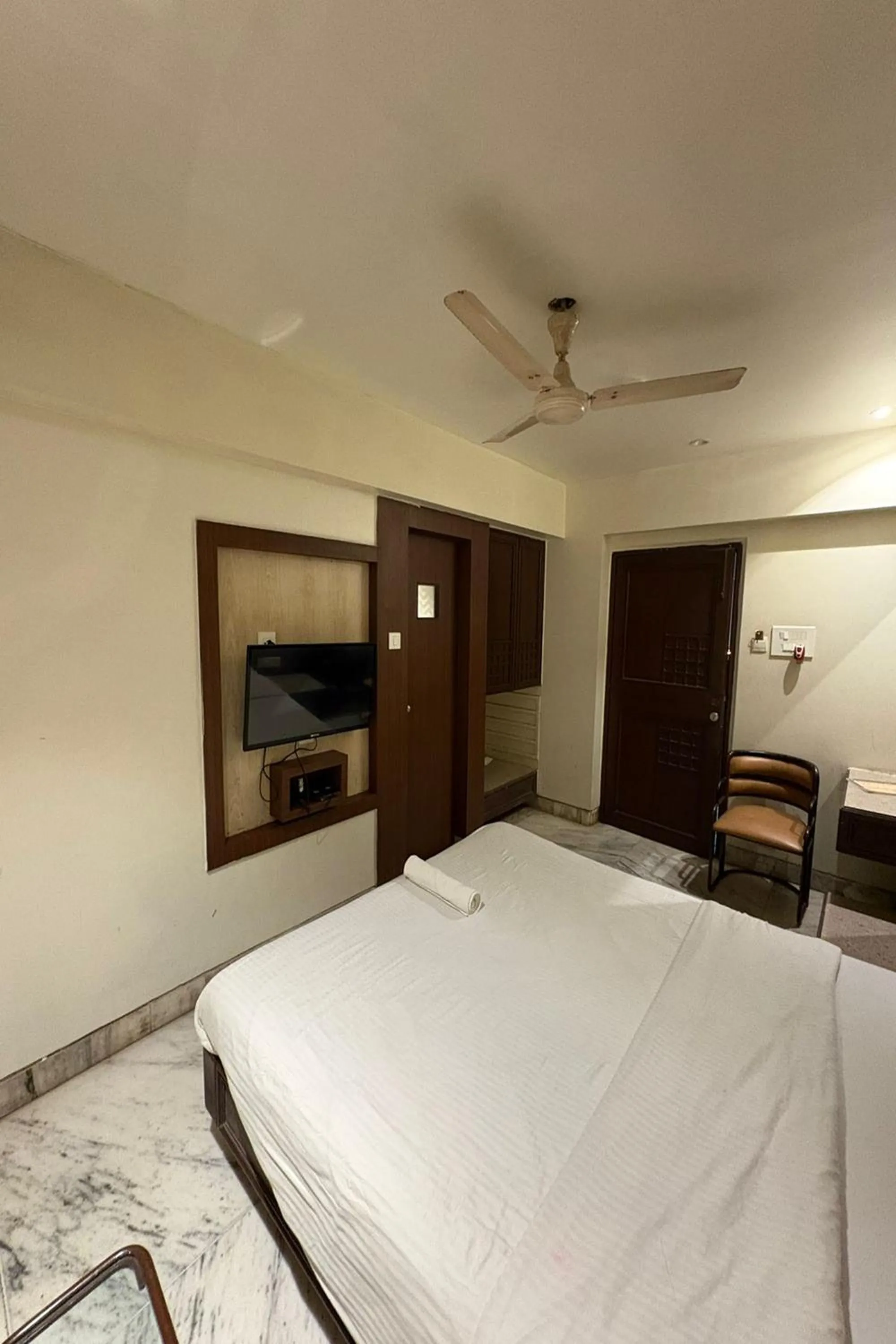 Bed in Pravasi Residency