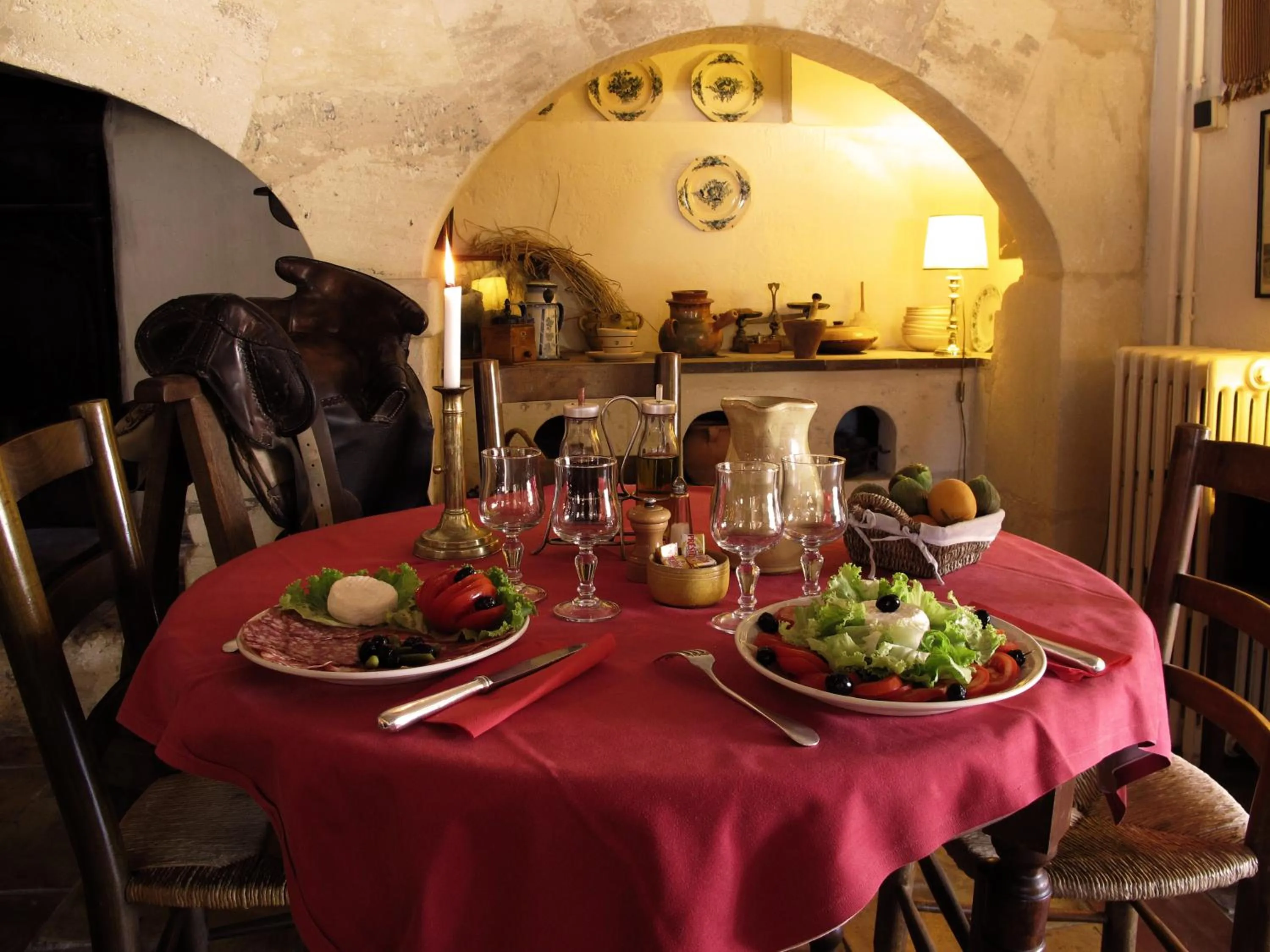 Restaurant/places to eat in Cacharel