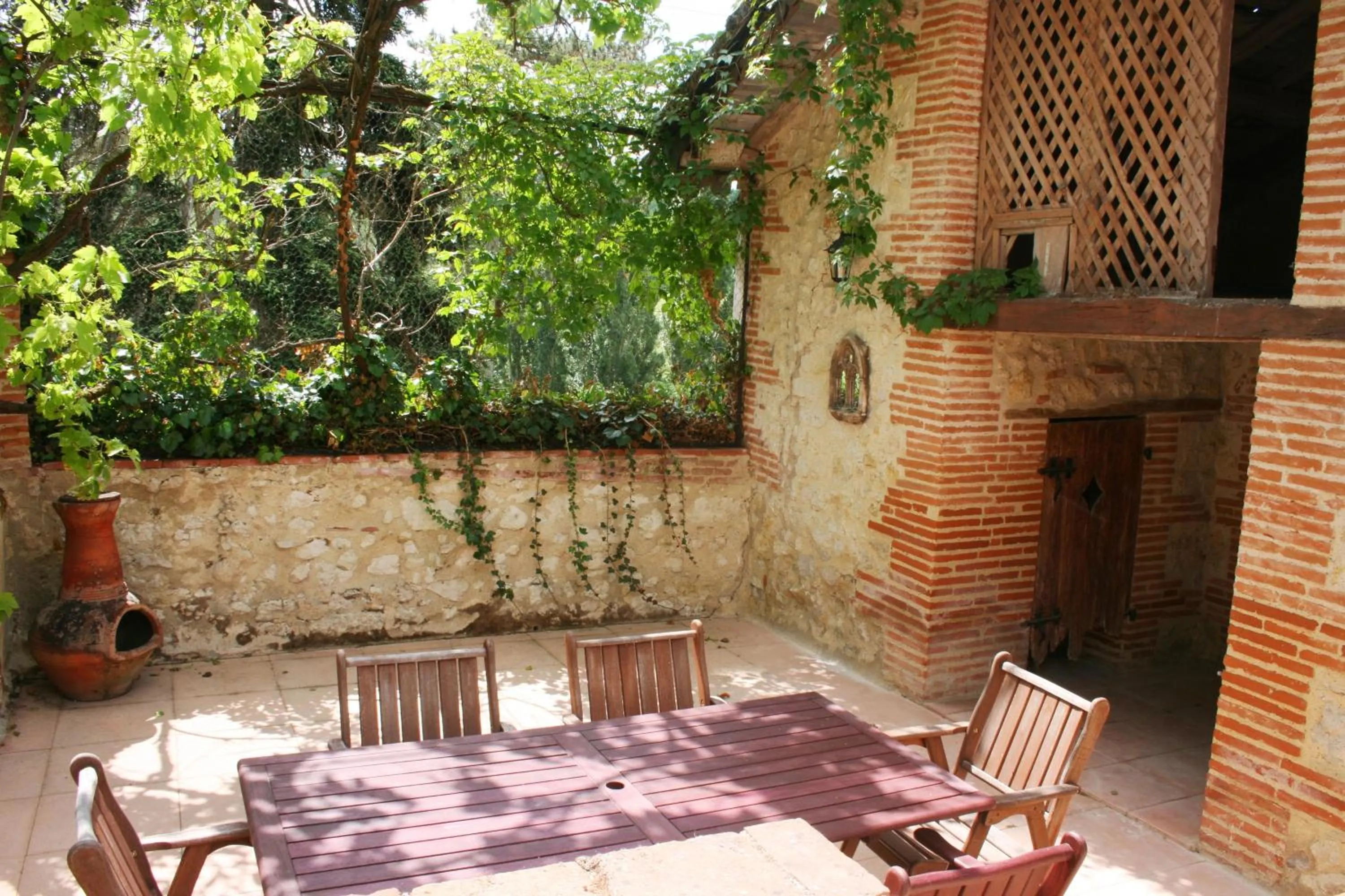 Patio in Le Farat Bed & Breakfast