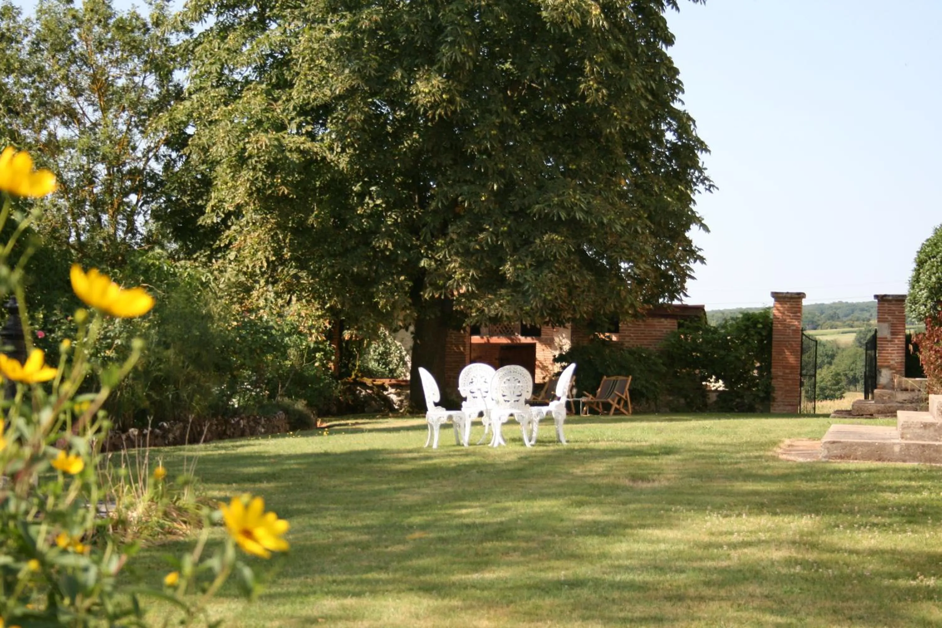 Garden in Le Farat Bed & Breakfast