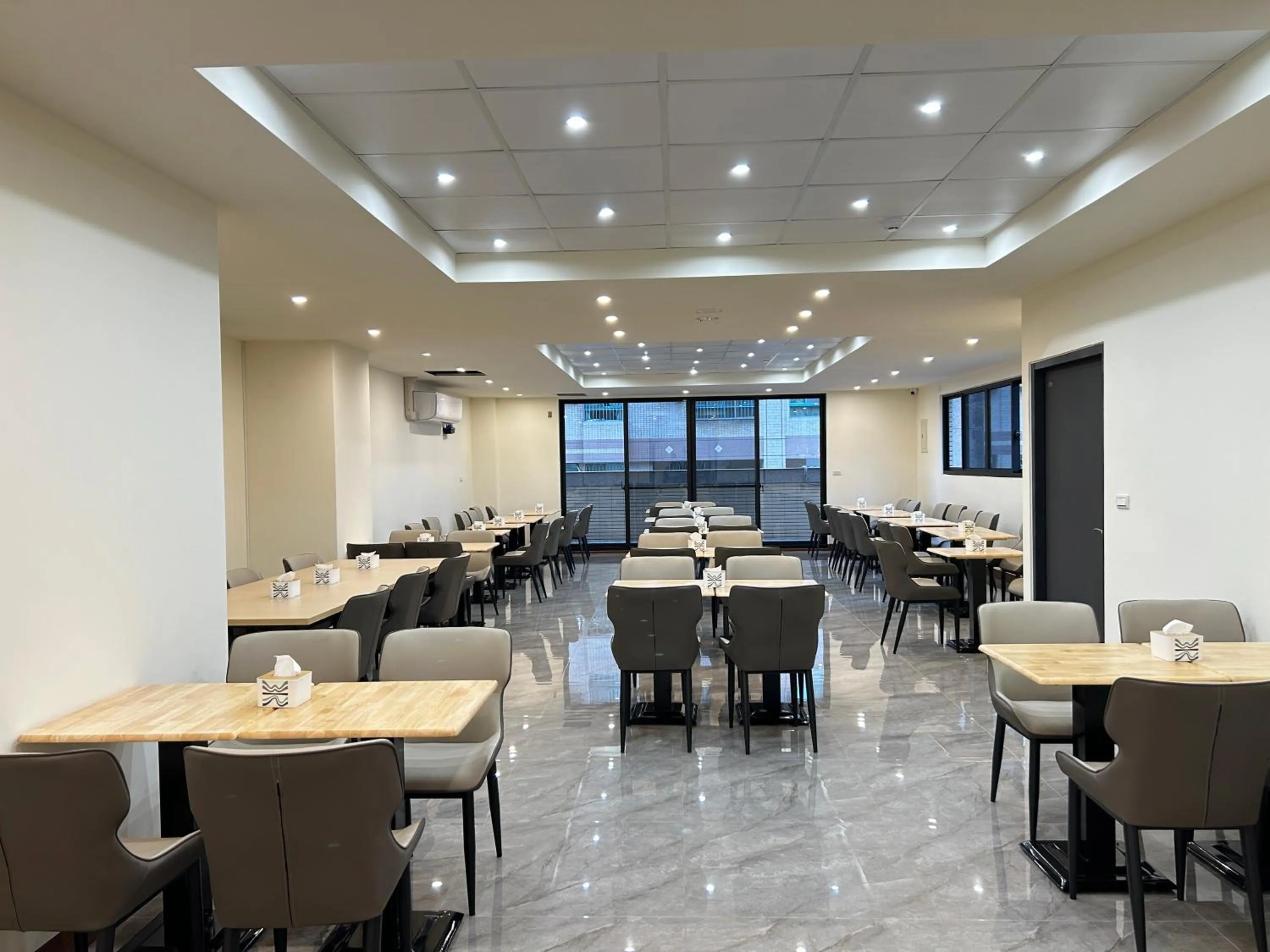 Restaurant/places to eat in Water Woods Inn