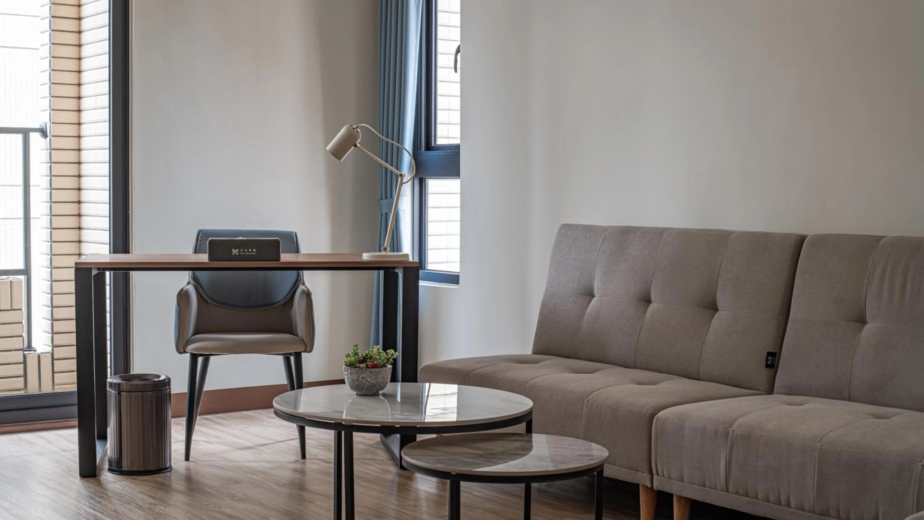 Seating area in Water Woods Inn