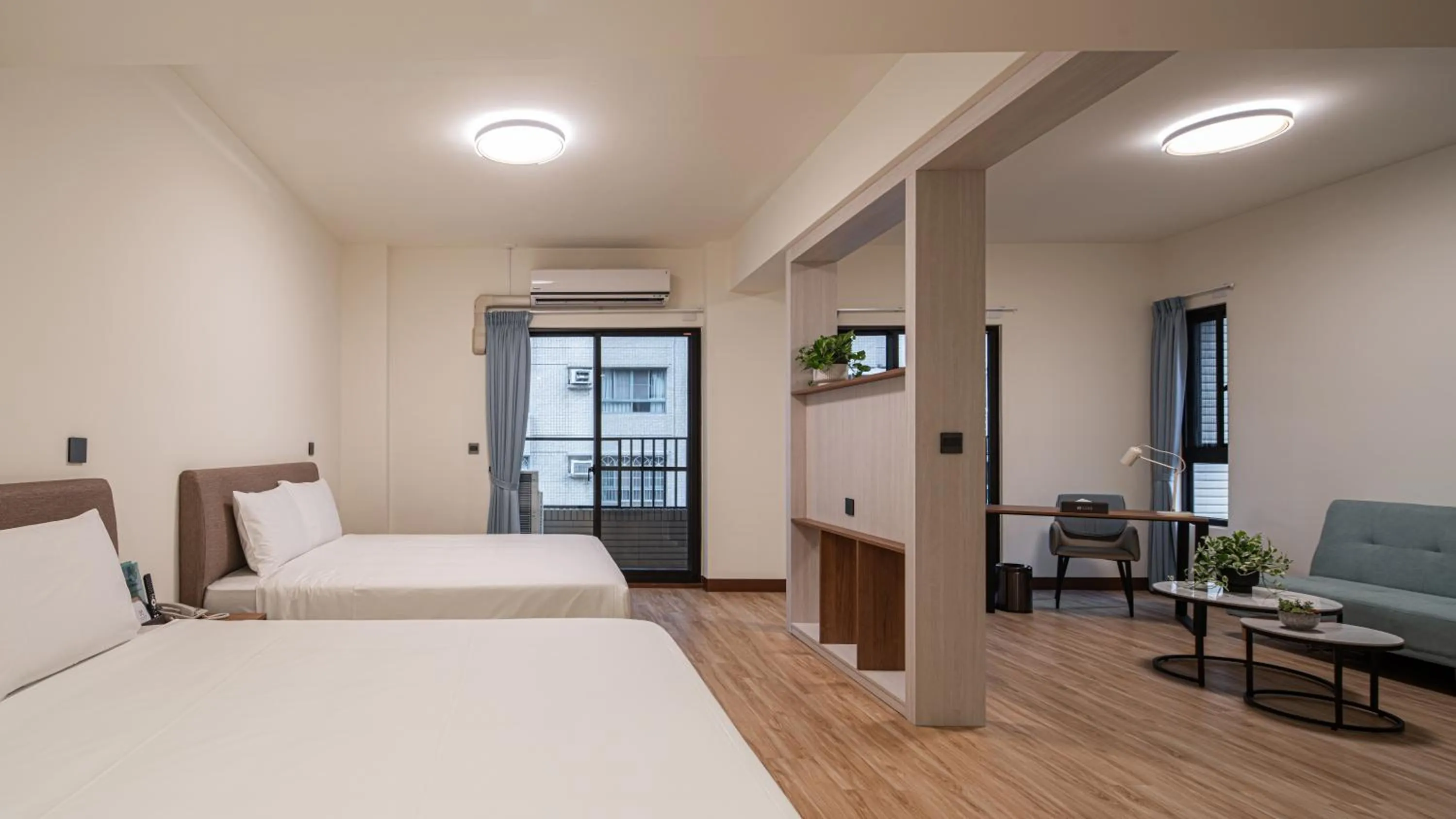 Photo of the whole room, Bed in Water Woods Inn