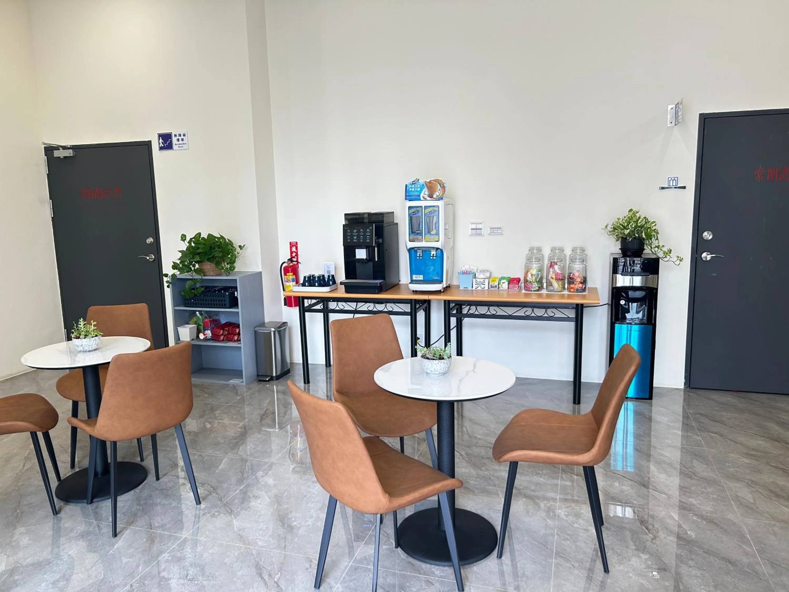 Seating area in Water Woods Inn