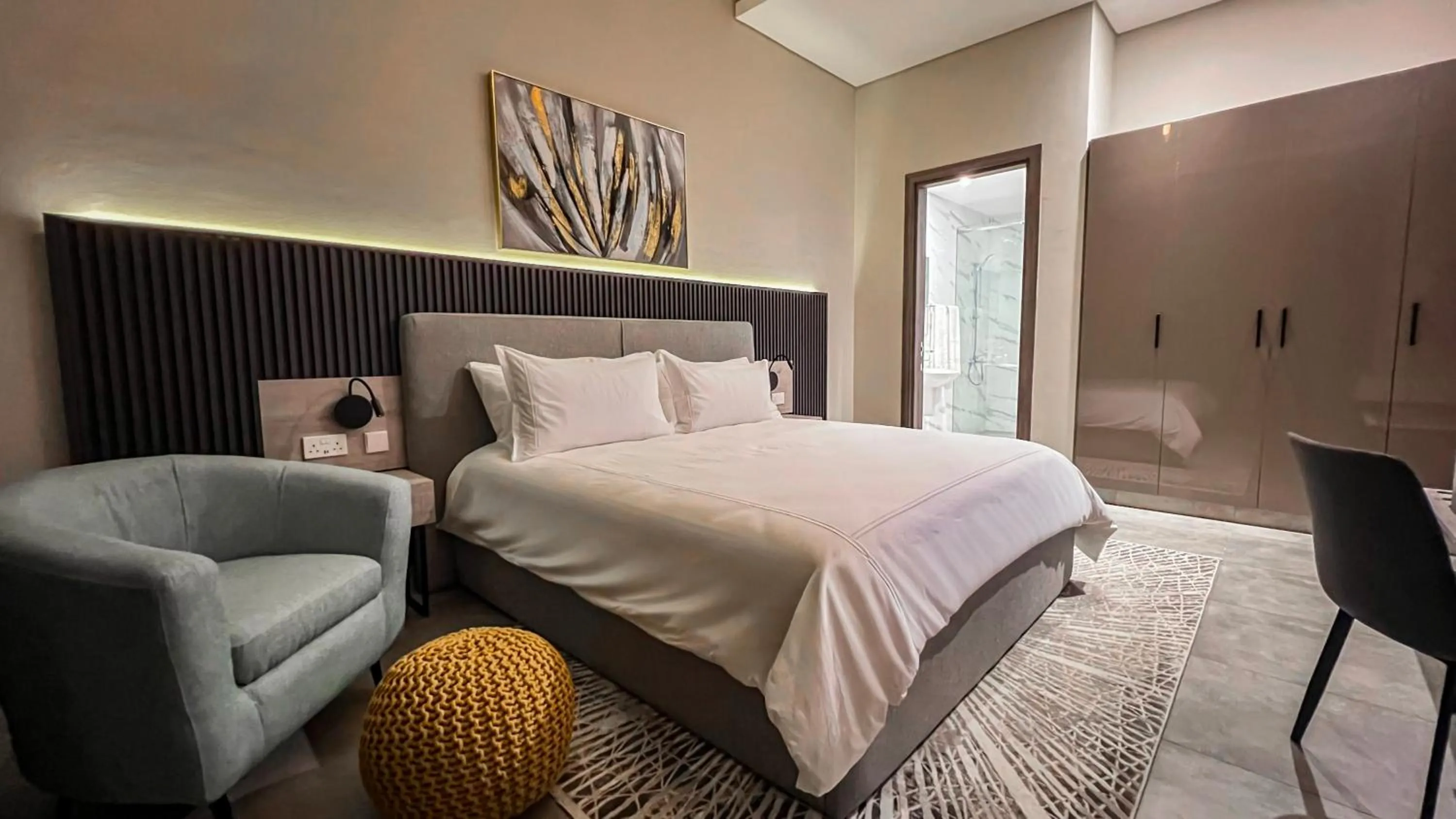 Bedroom, Bed in Anthonian Suites