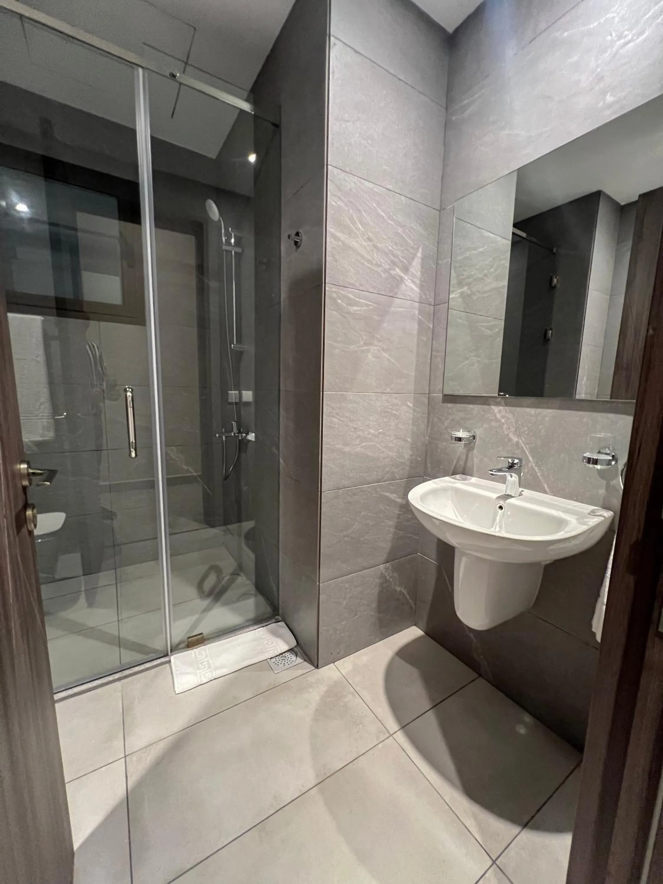 Bathroom in Anthonian Suites