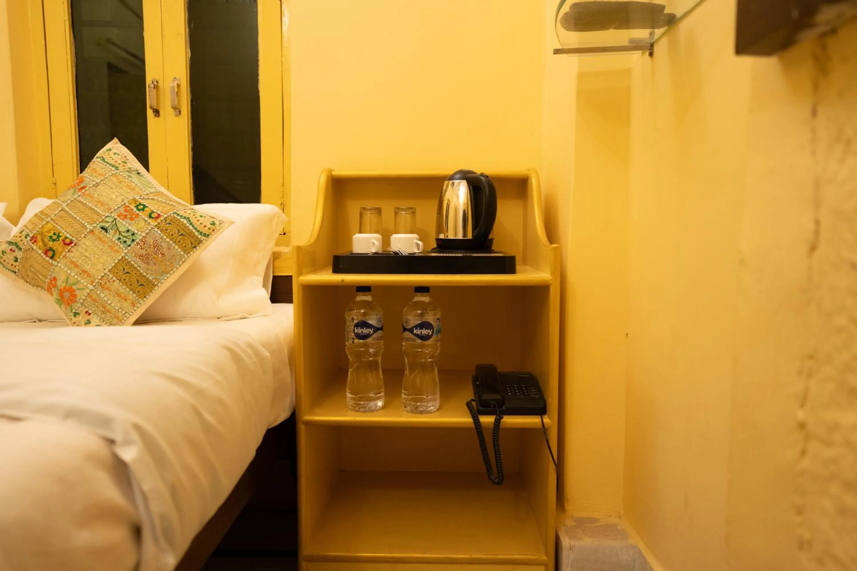 Coffee/tea facilities, Bed in Hotel Himmat Niwas
