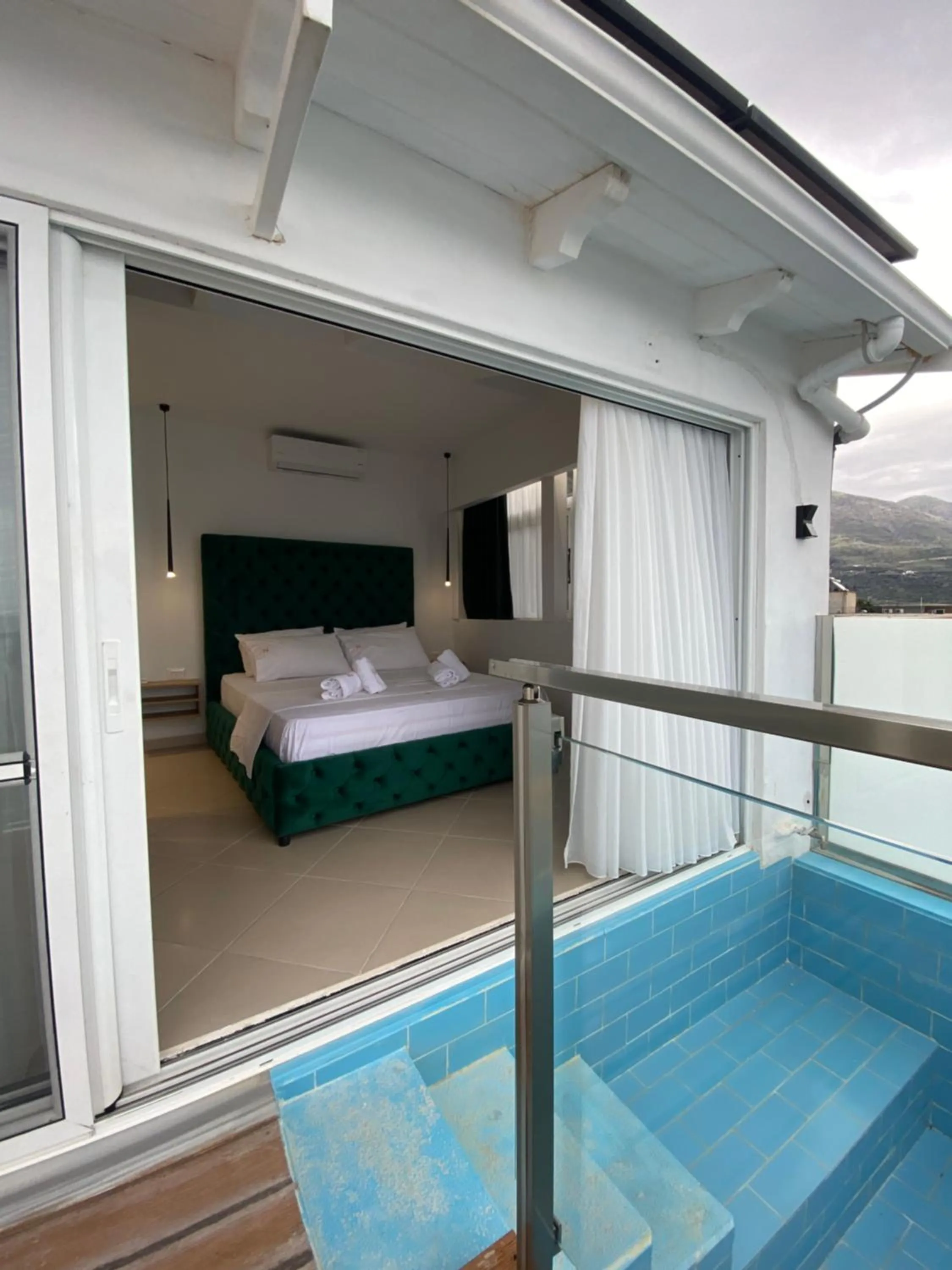 Bed in Qeparo Napolon Complex