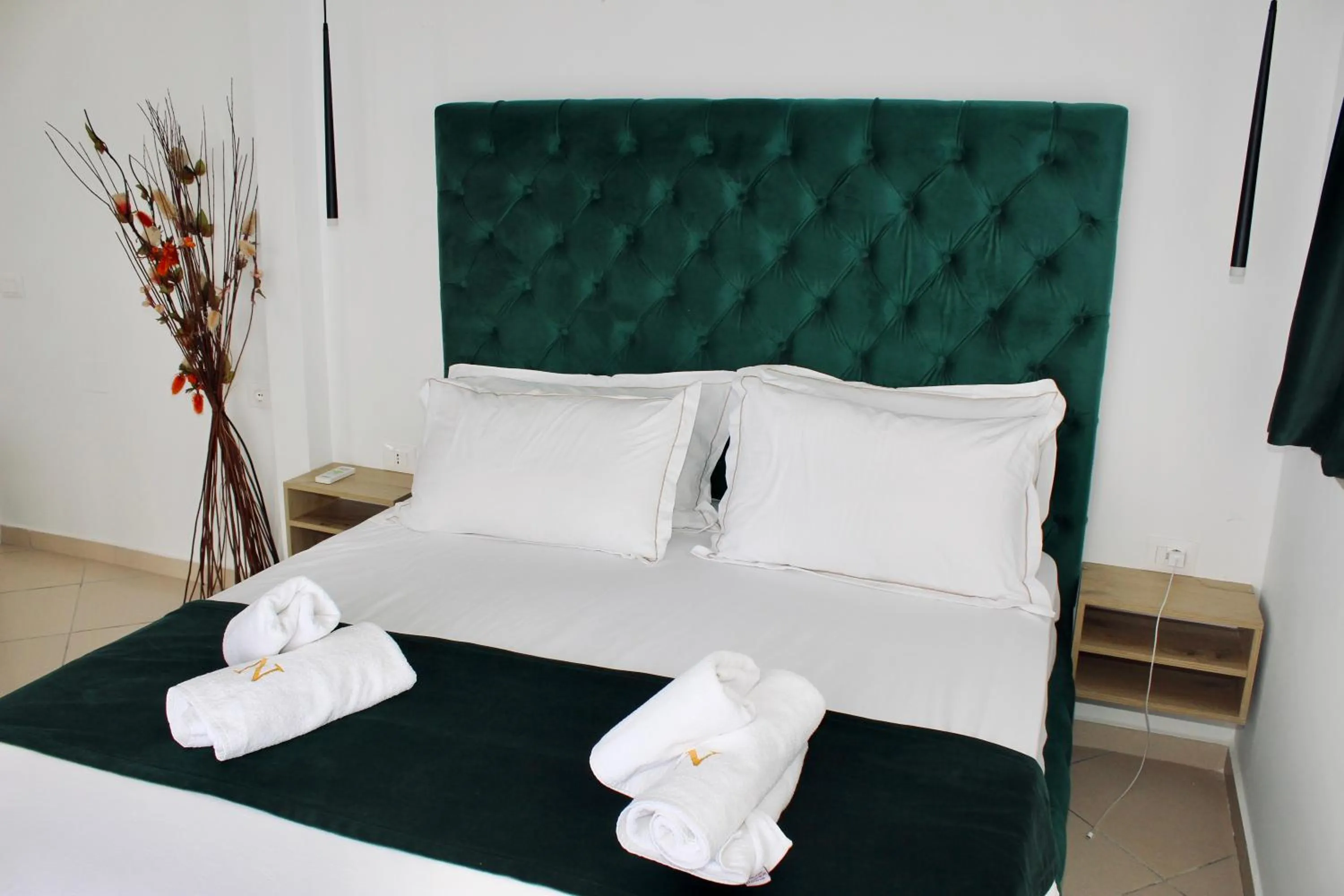 Bed in Qeparo Napolon Complex