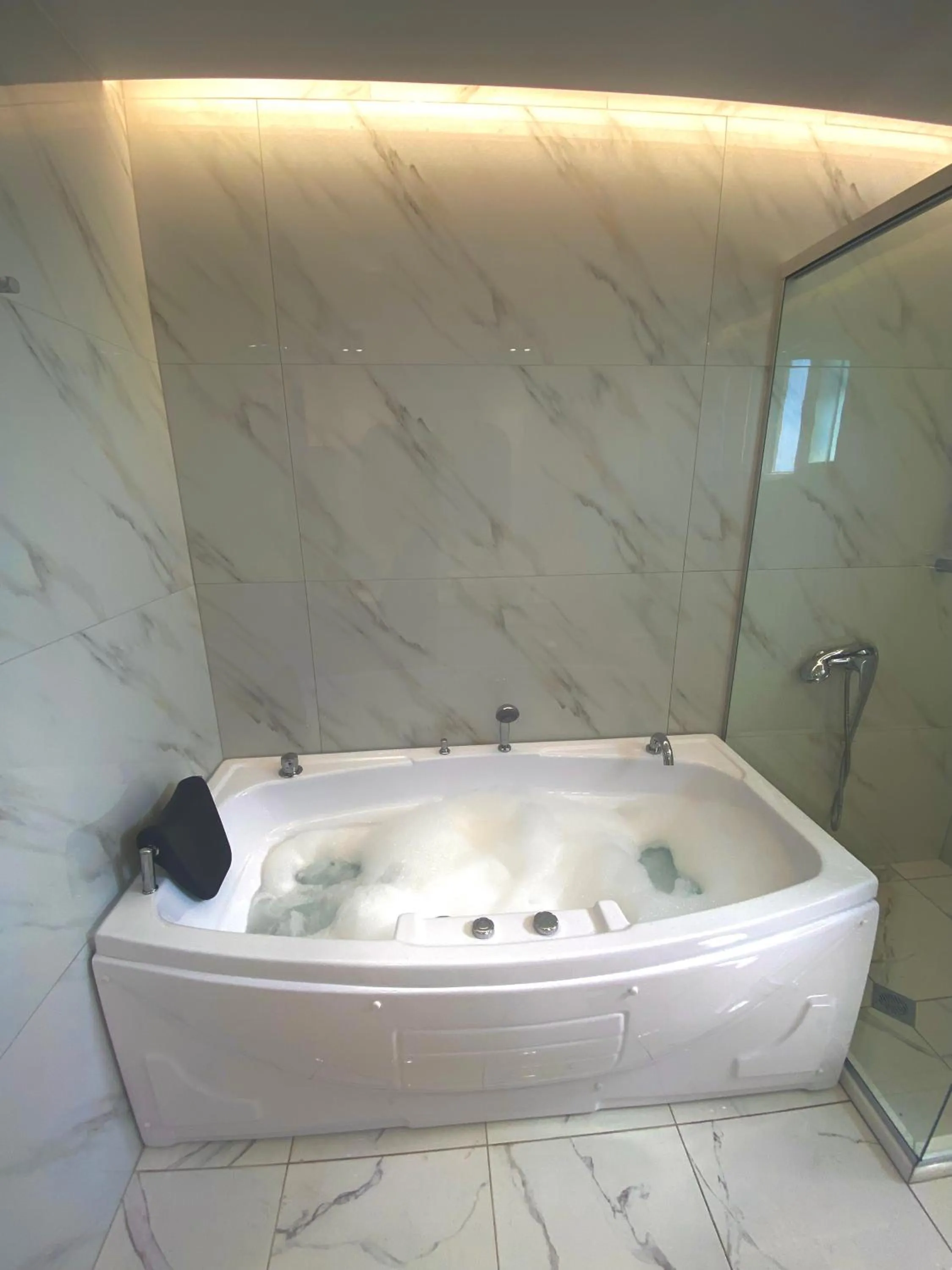 Bathroom in Qeparo Napolon Complex