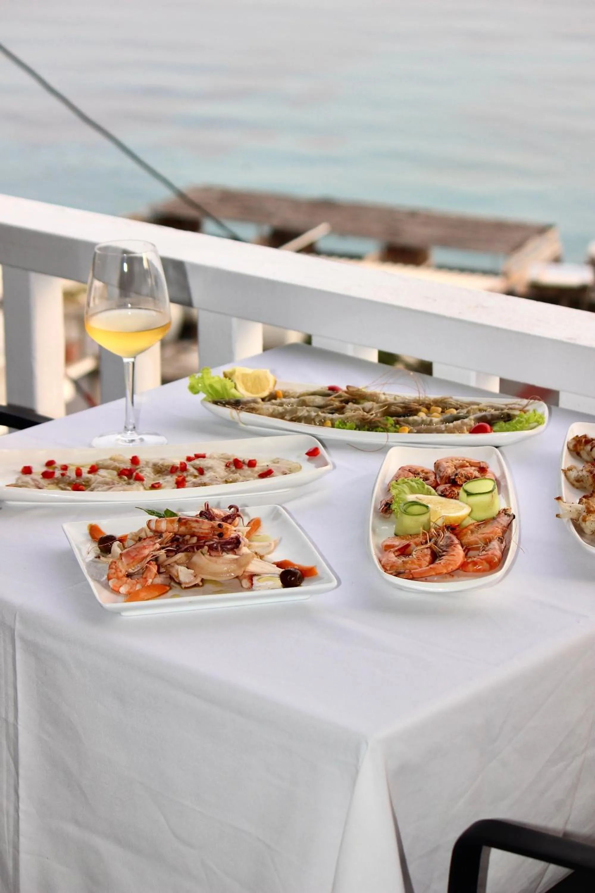 Restaurant/places to eat in Qeparo Napolon Complex