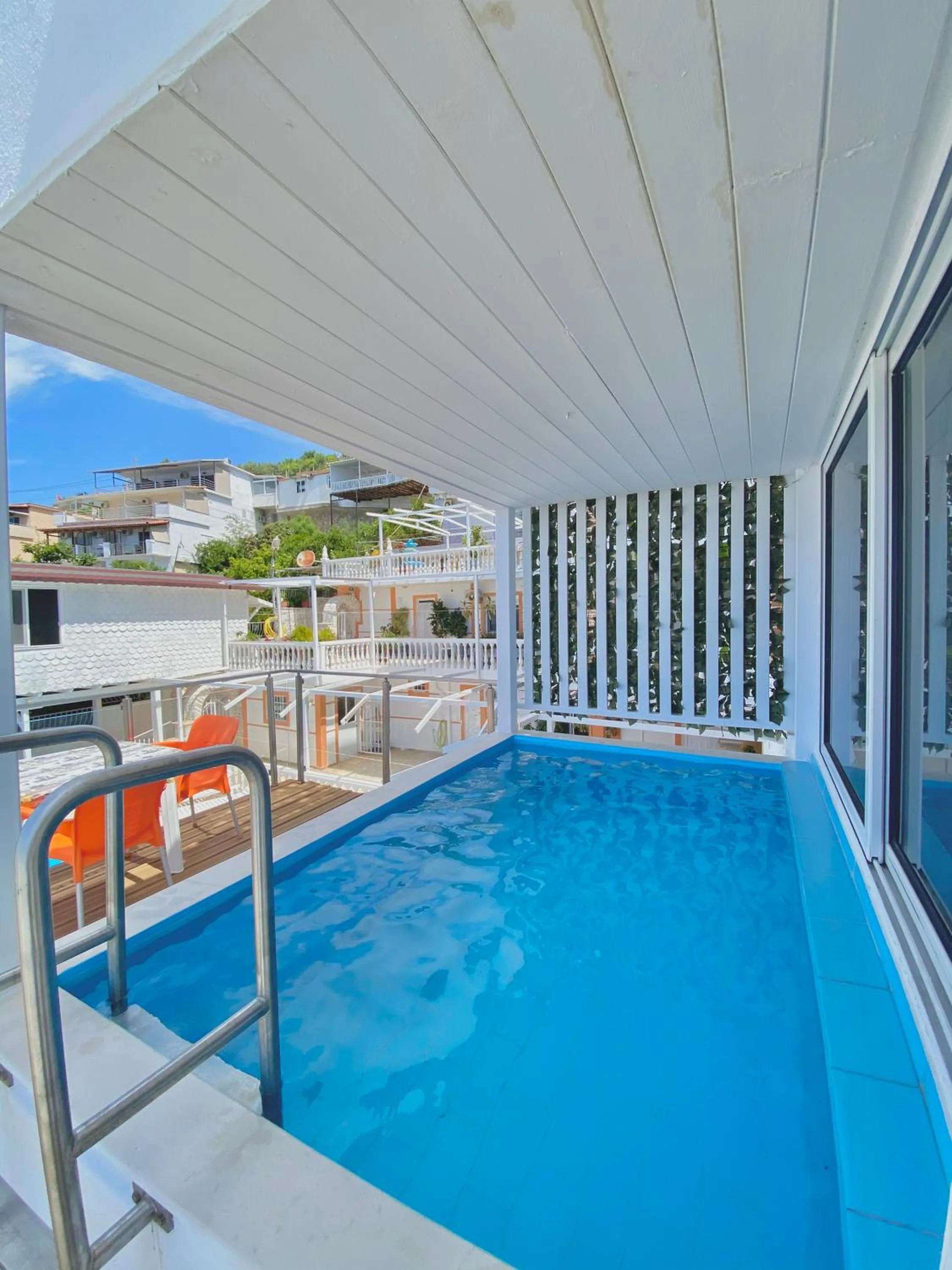 Swimming pool in Qeparo Napolon Complex