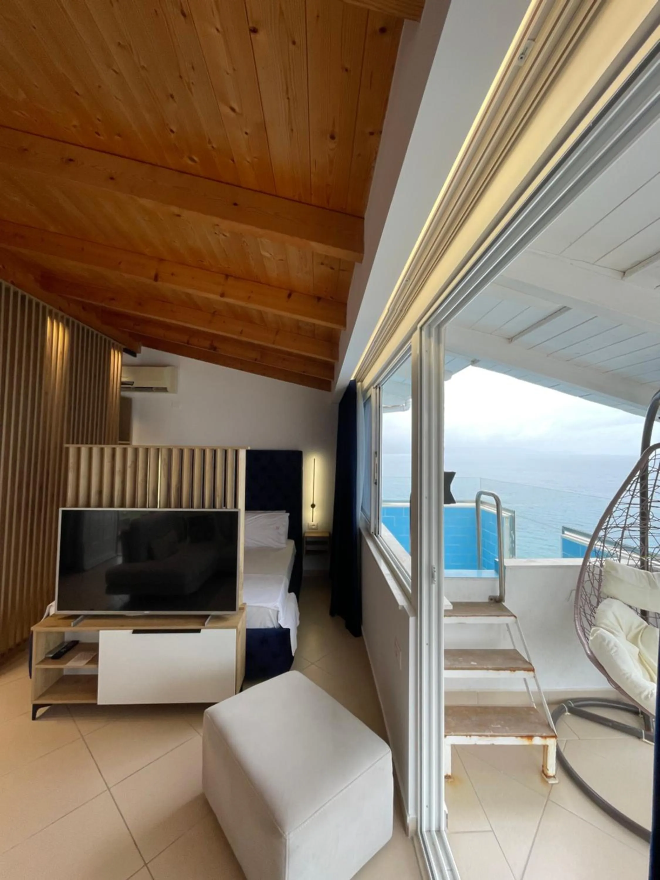 Bed in Qeparo Napolon Complex