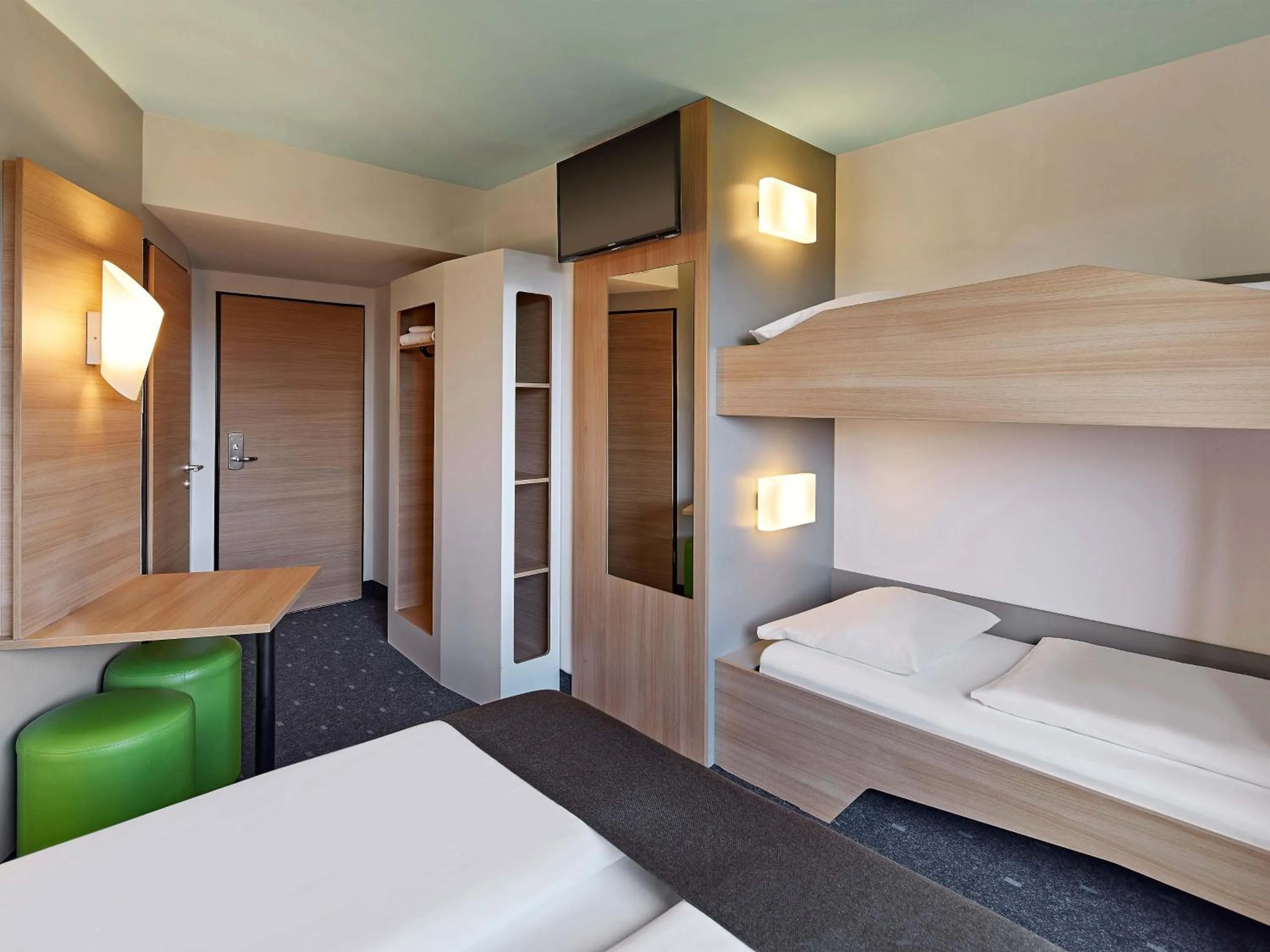 Photo of the whole room, Bed in B&B Hotel Osnabrück