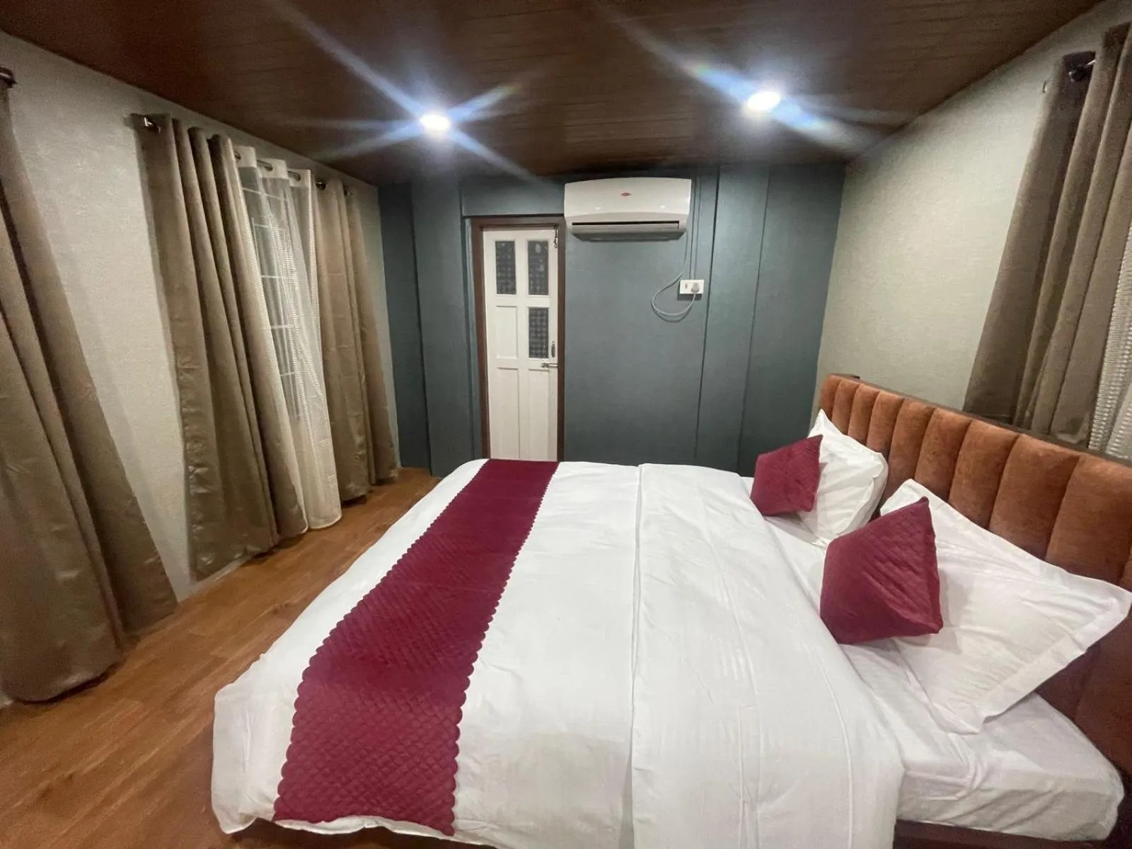 Anagh Guest House