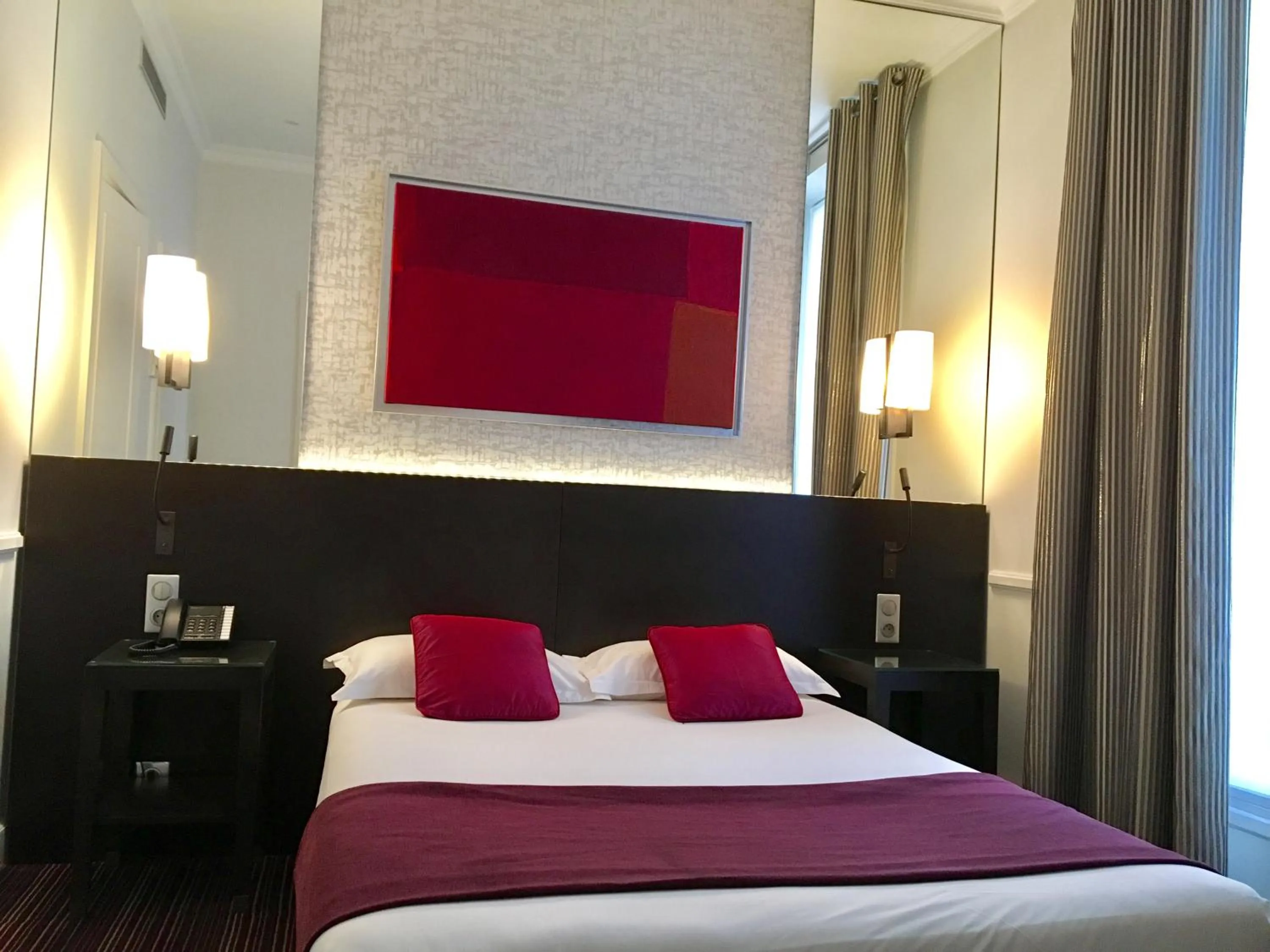 Photo of the whole room, Bed in Elysees Apartments